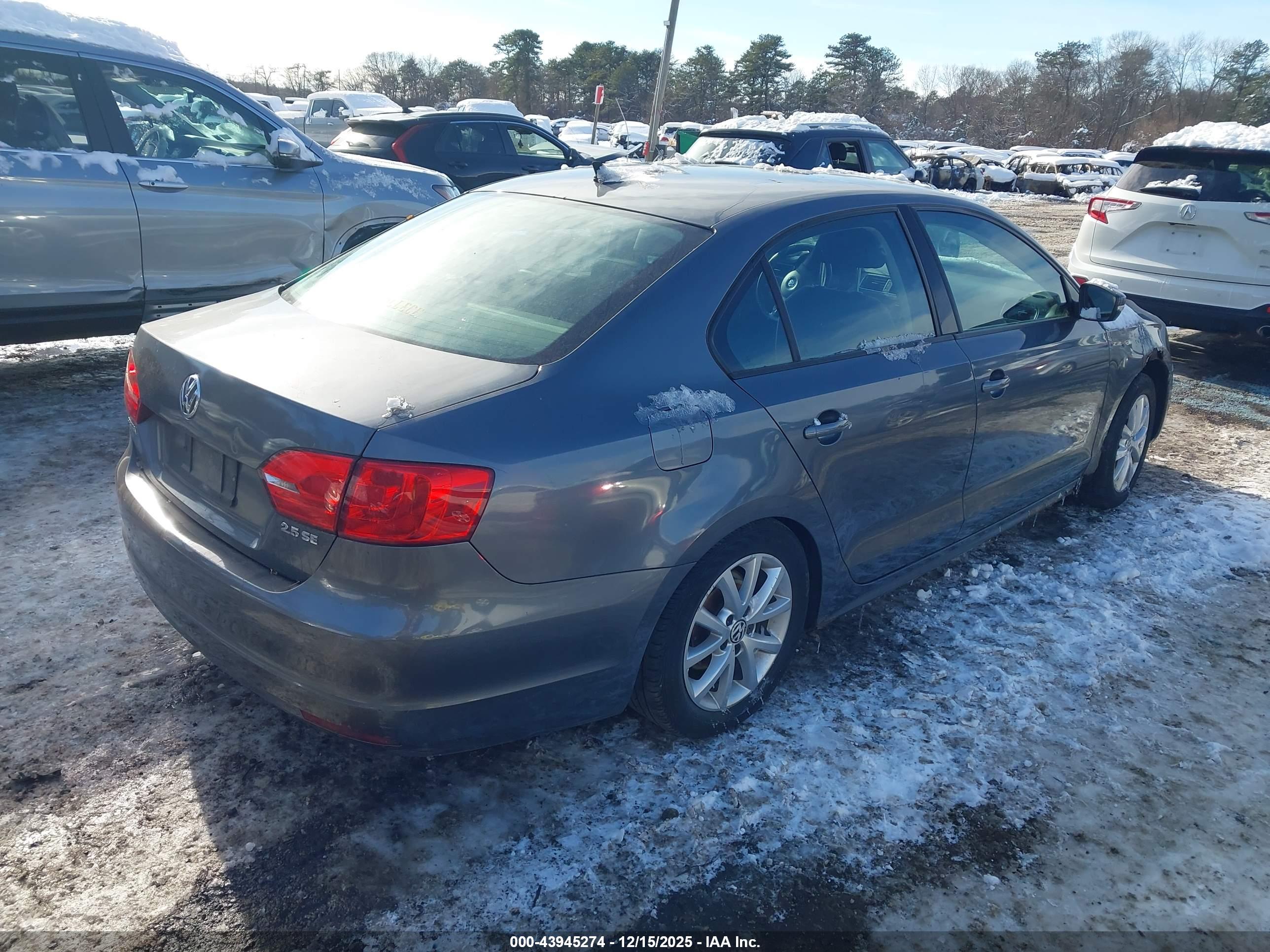VOLKSWAGEN JETTA image 4