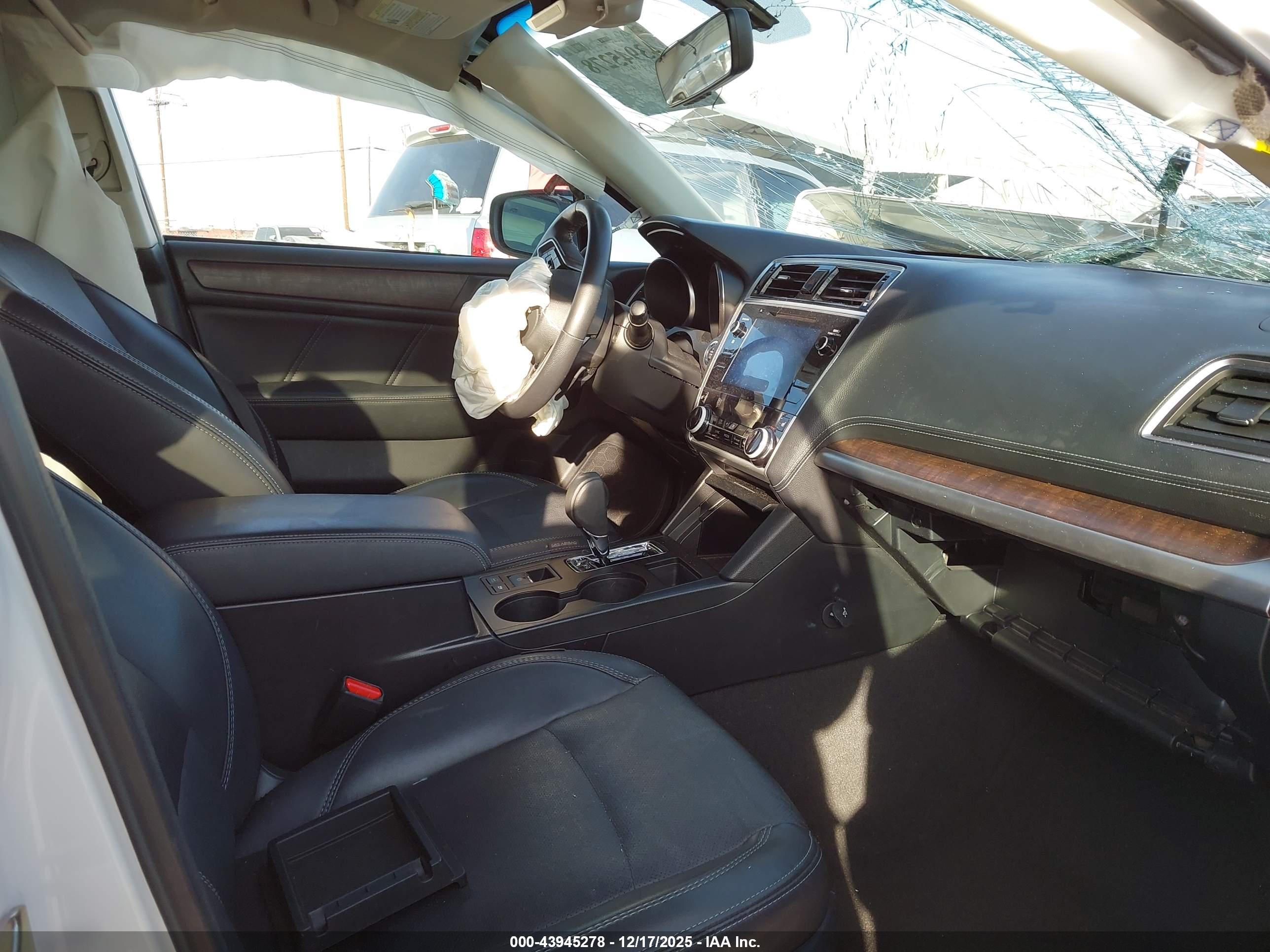 SUBARU OUTBACK image 5