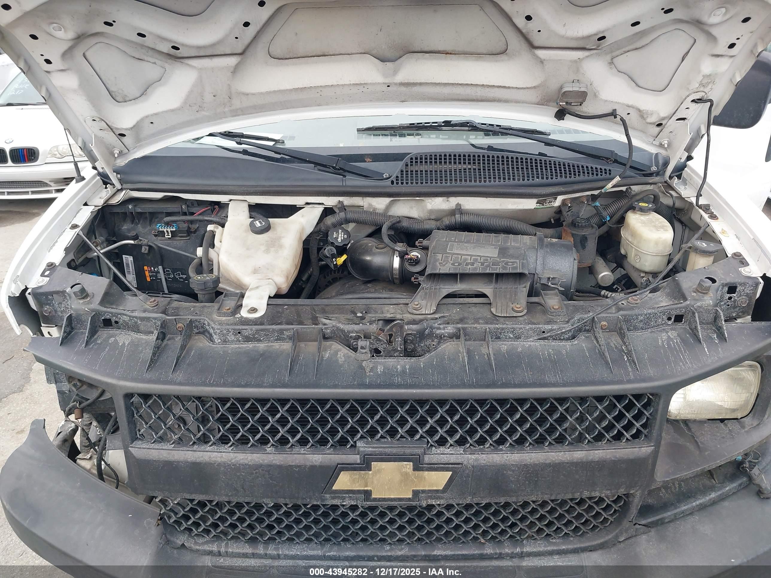 CHEVROLET EXPRESS image 10
