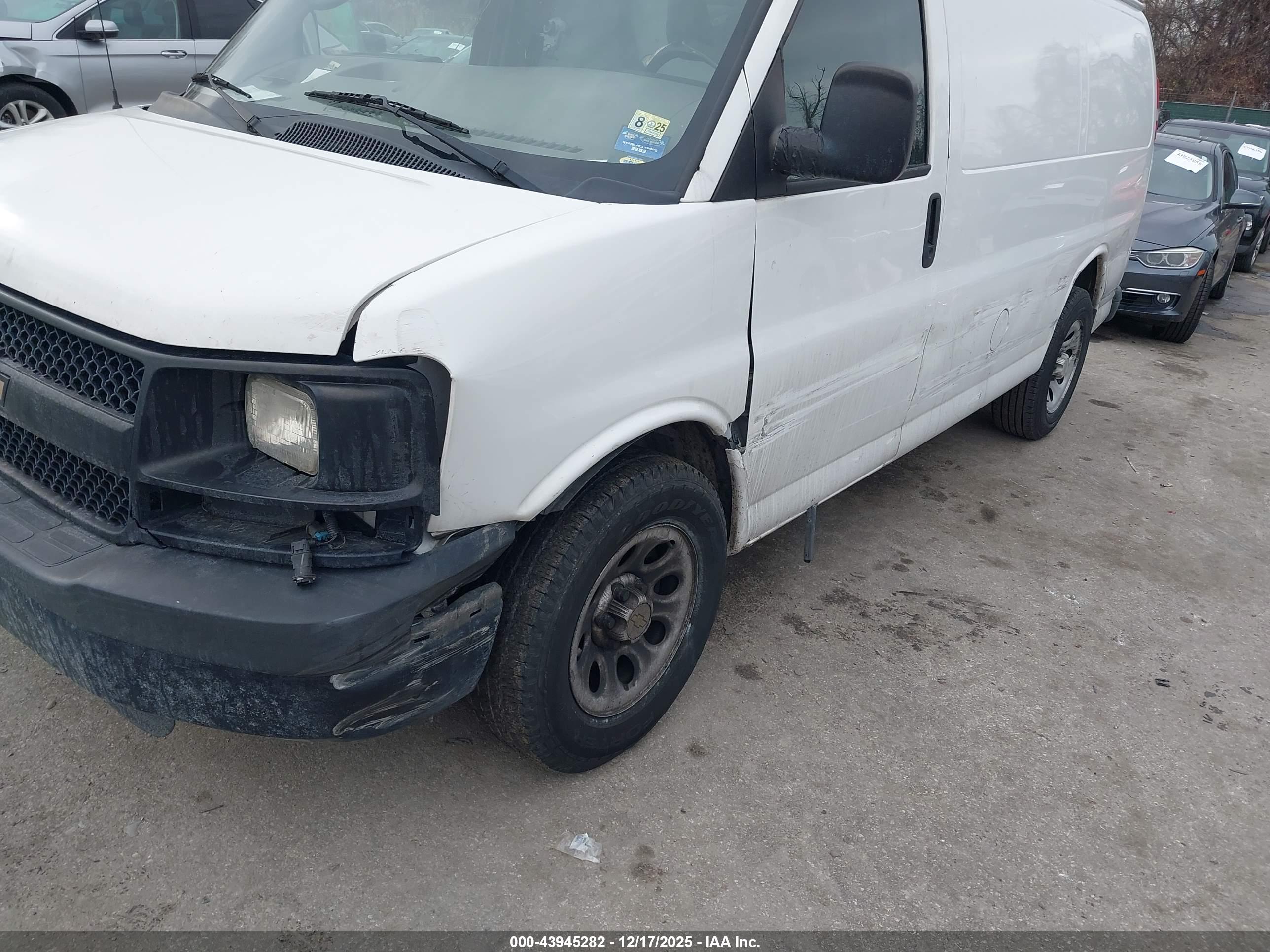 CHEVROLET EXPRESS image 6
