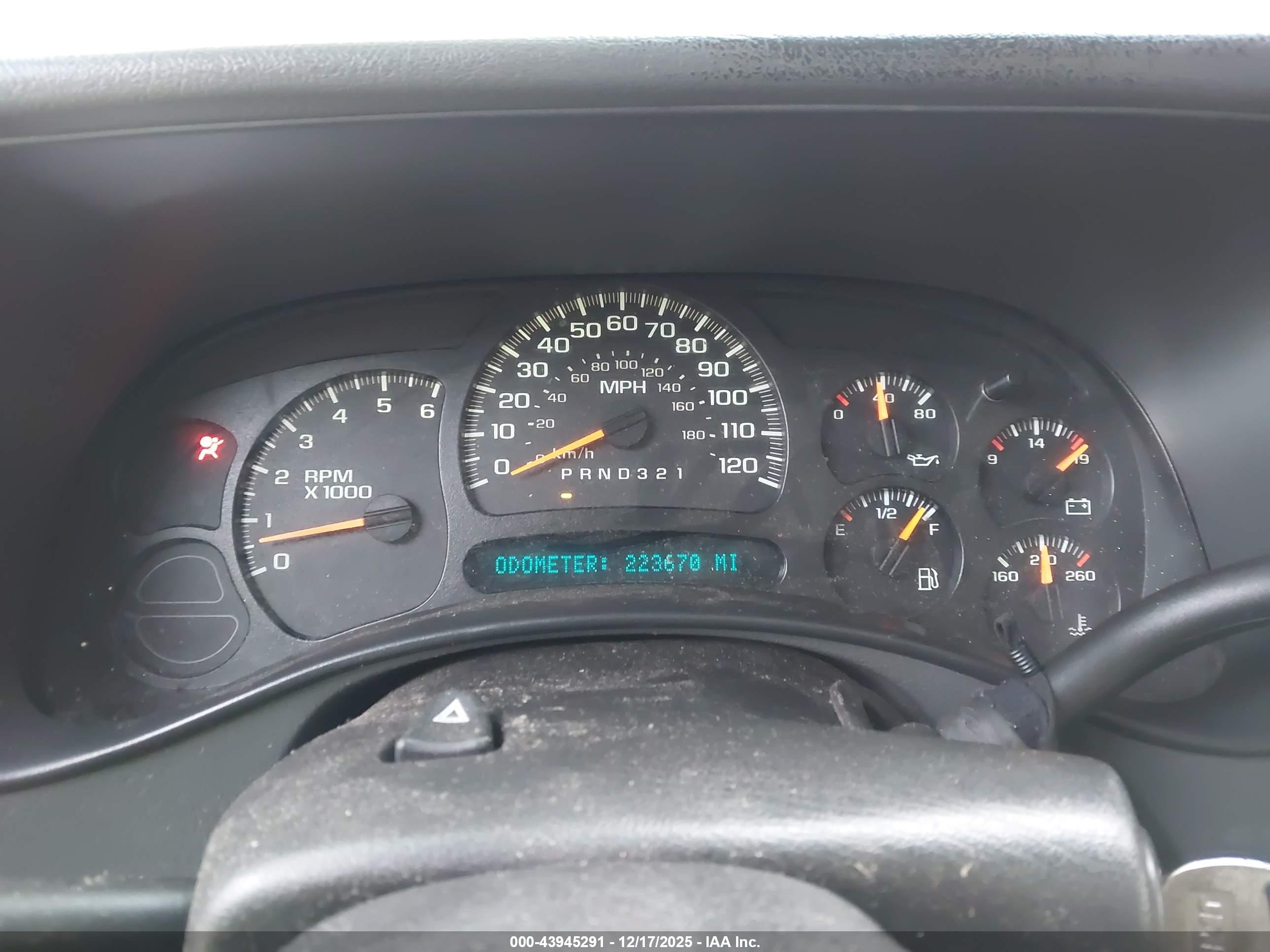 CHEVROLET SILVERADO image 7