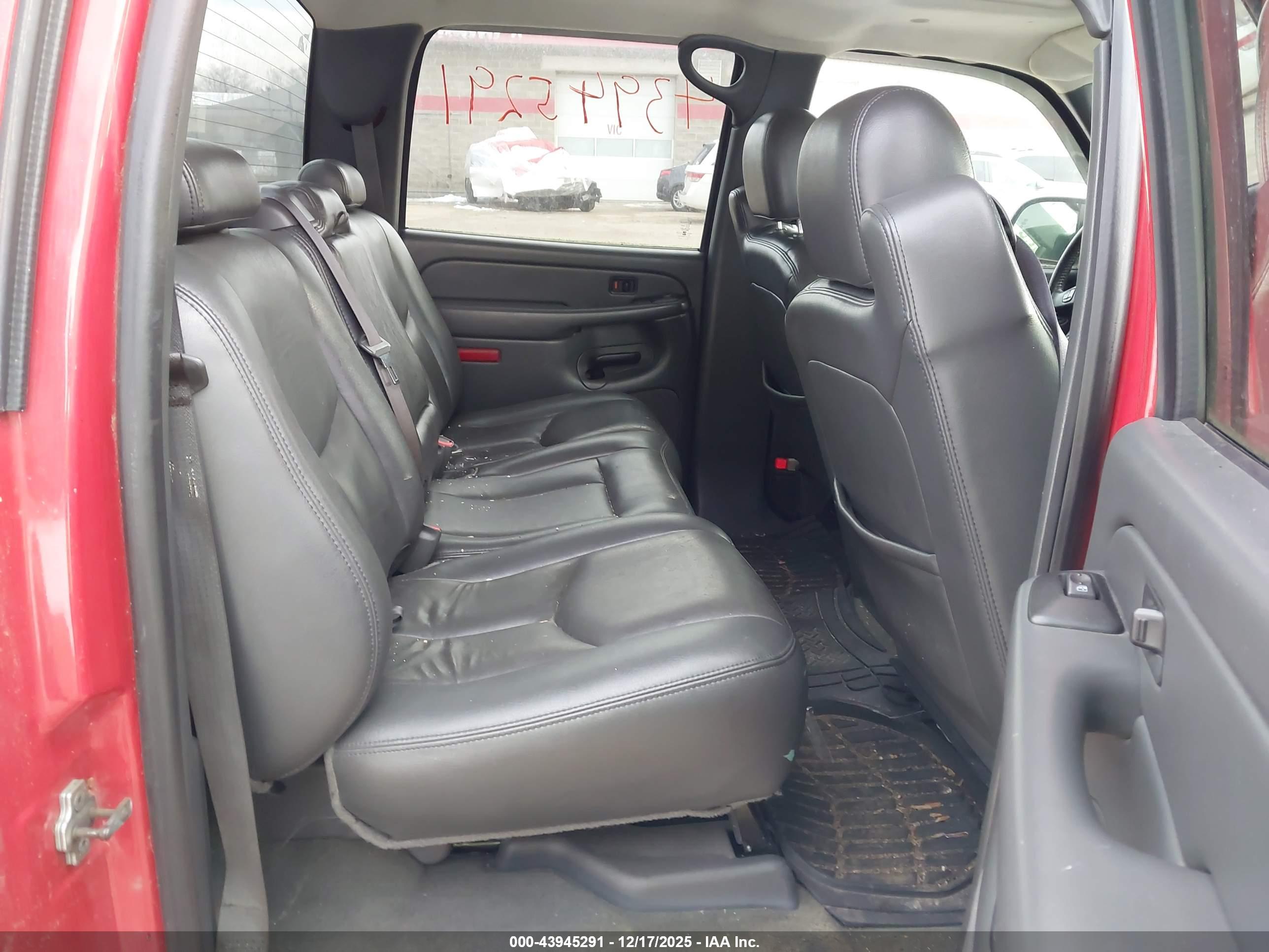 CHEVROLET SILVERADO image 8