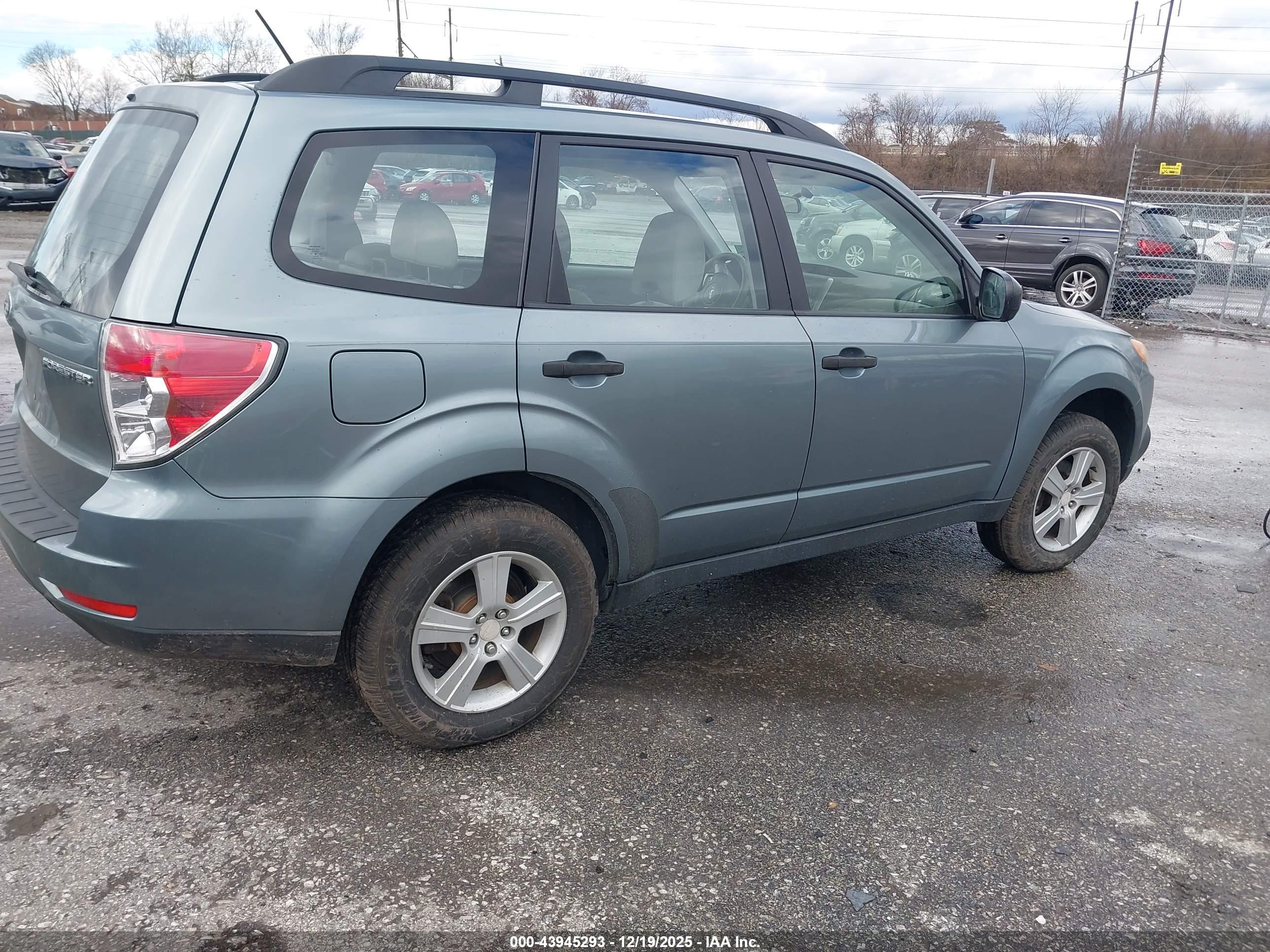 SUBARU FORESTER image 4