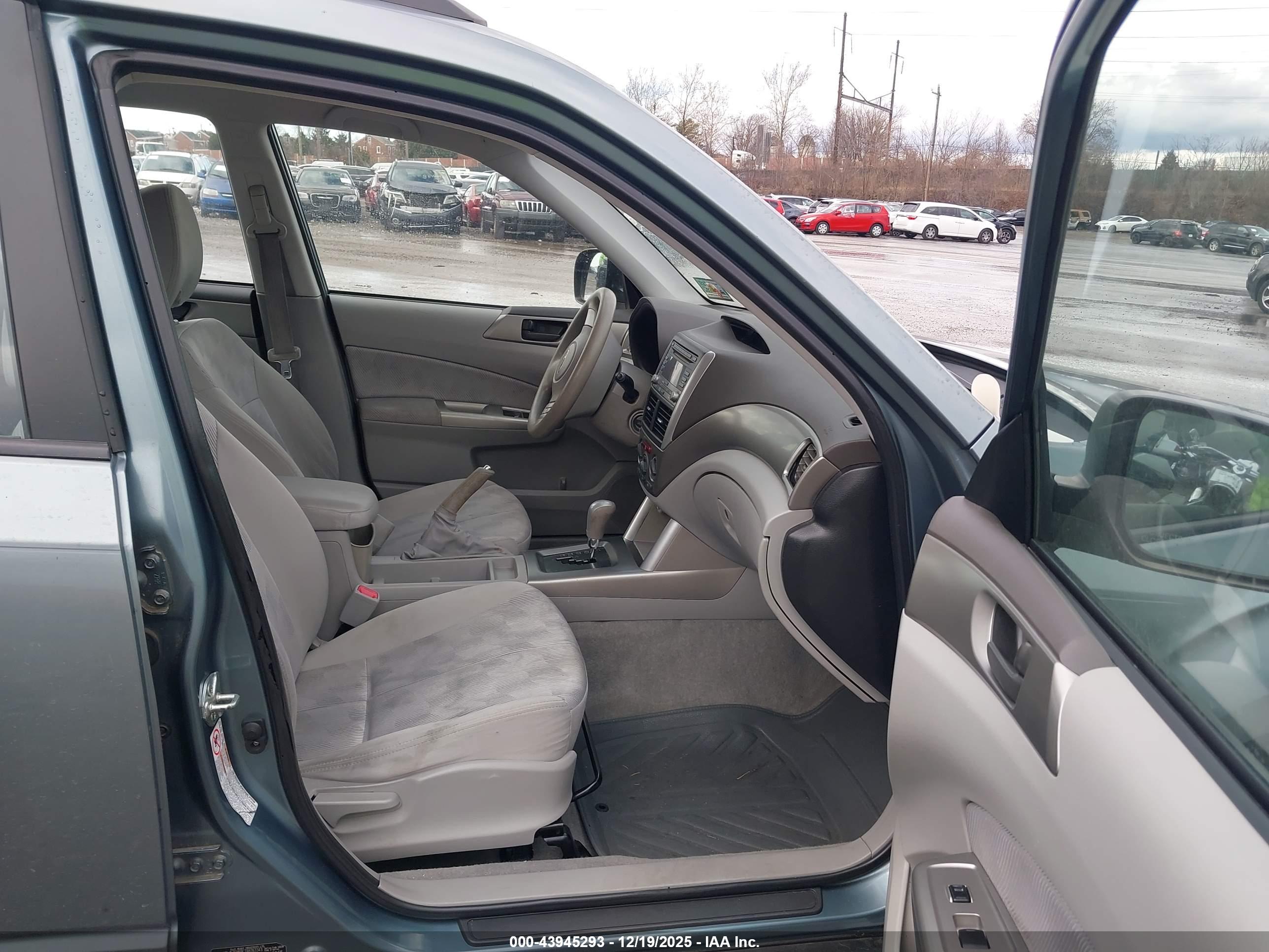 SUBARU FORESTER image 5
