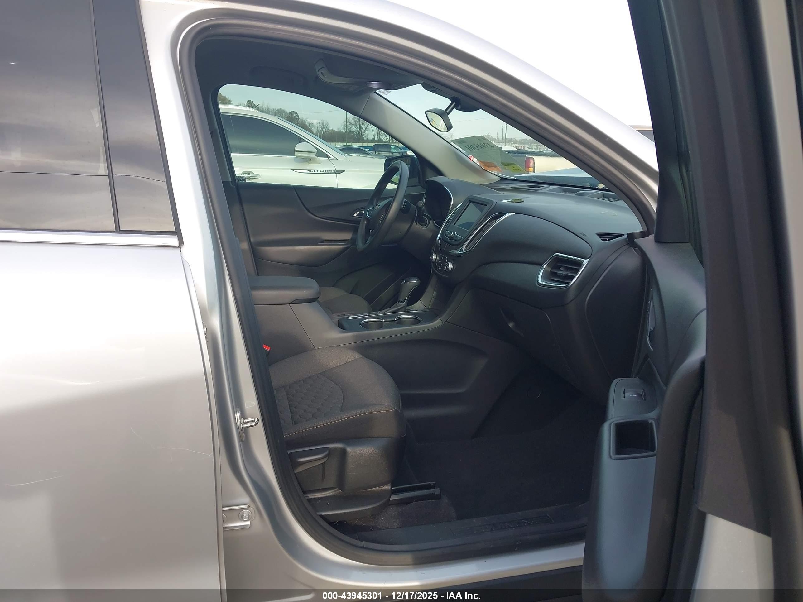 CHEVROLET EQUINOX image 5