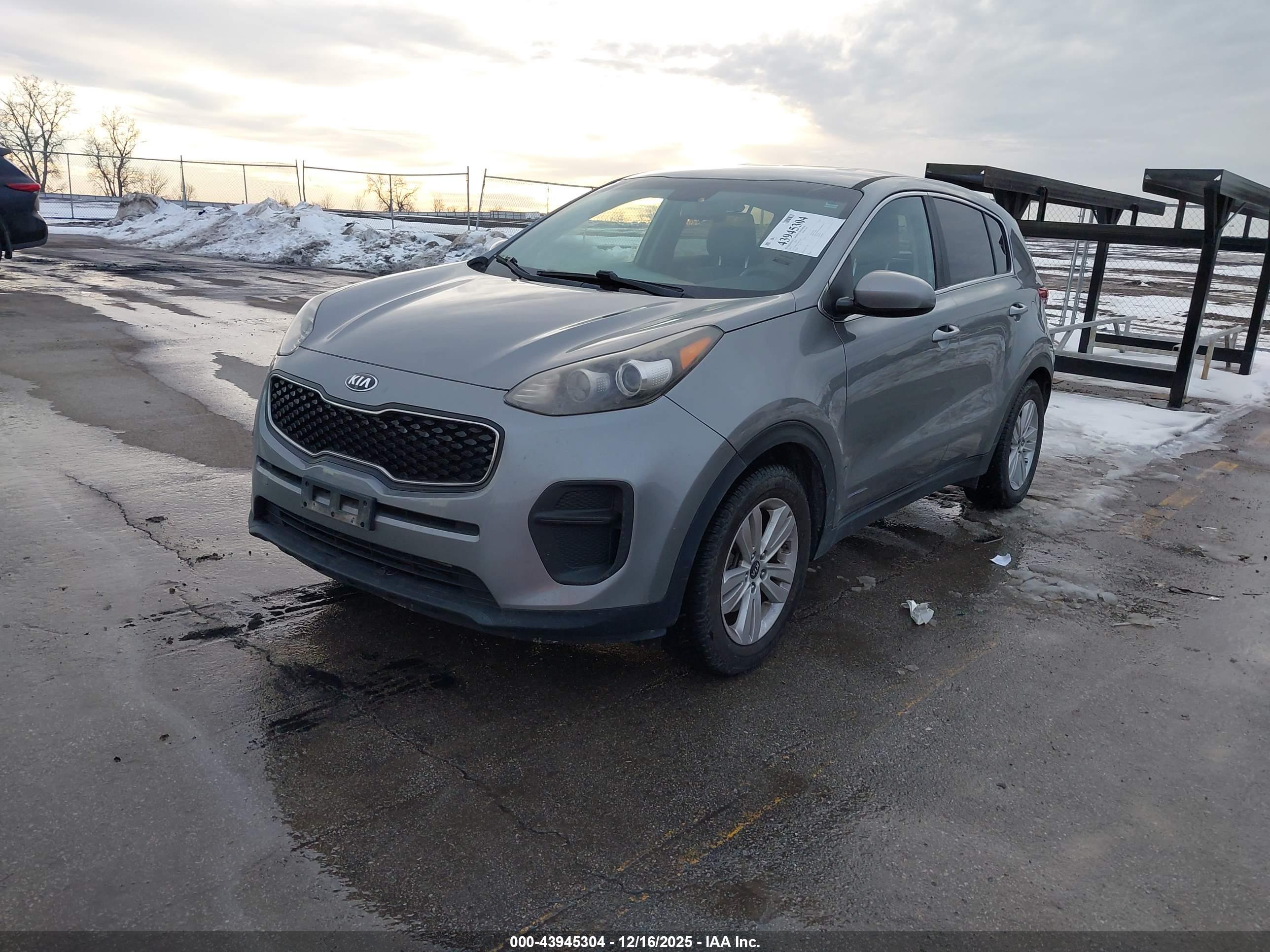 KIA SPORTAGE image 2