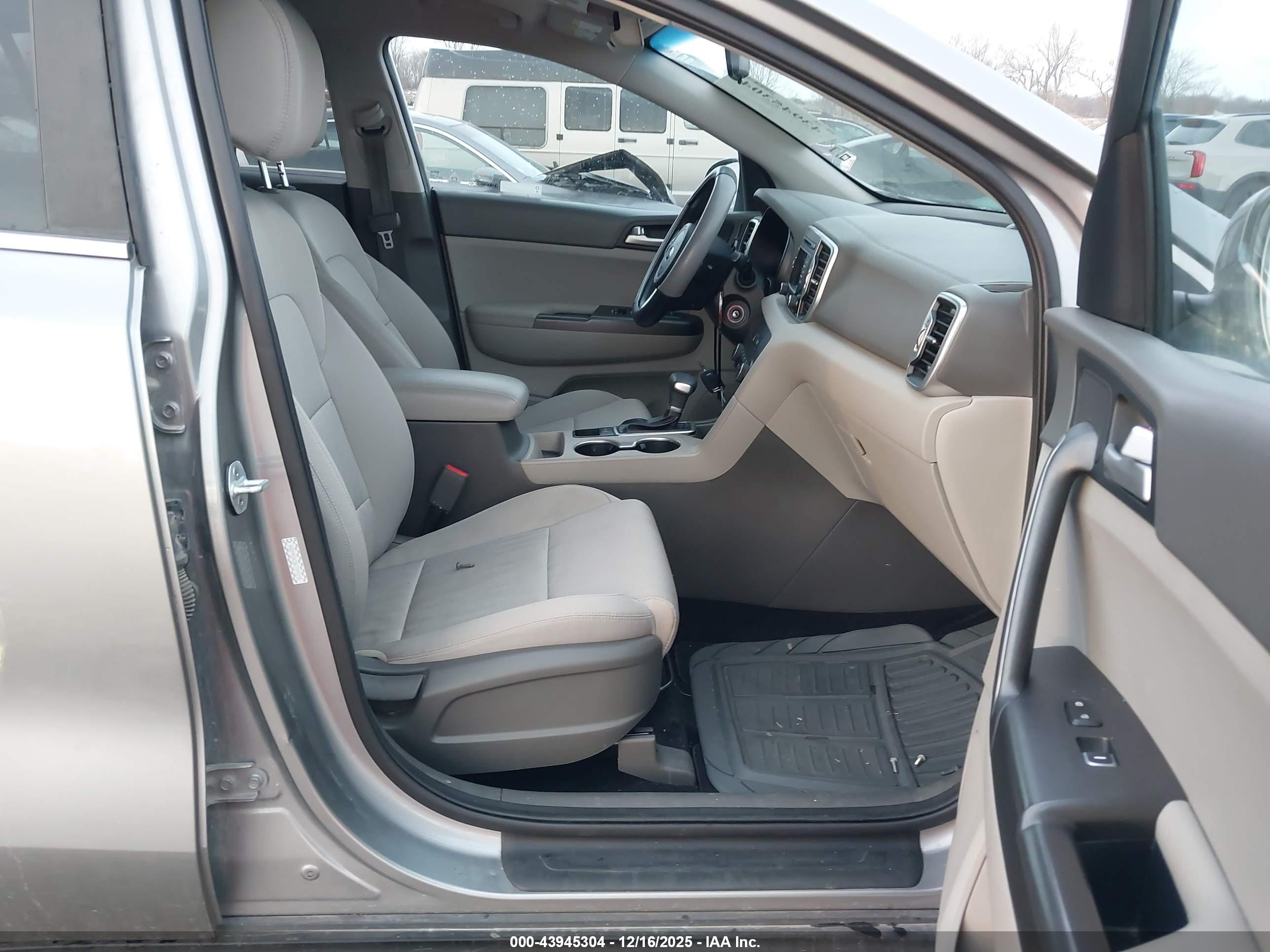 KIA SPORTAGE image 5