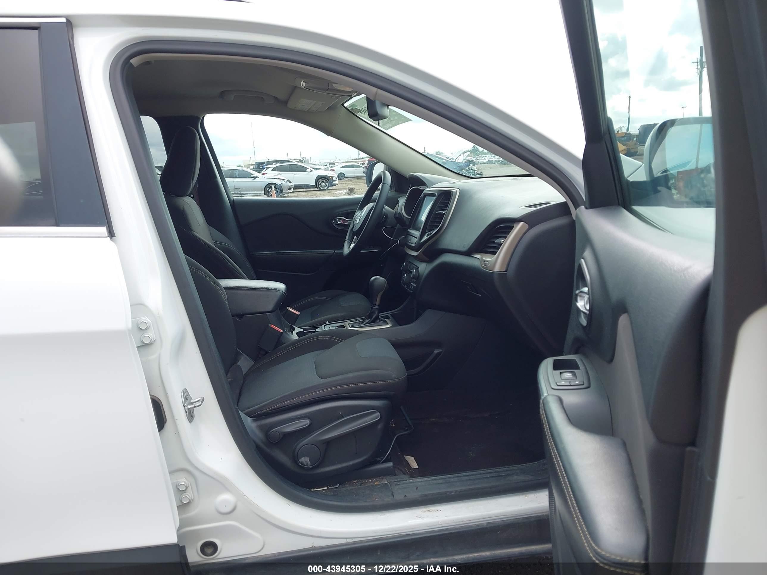 JEEP CHEROKEE image 5