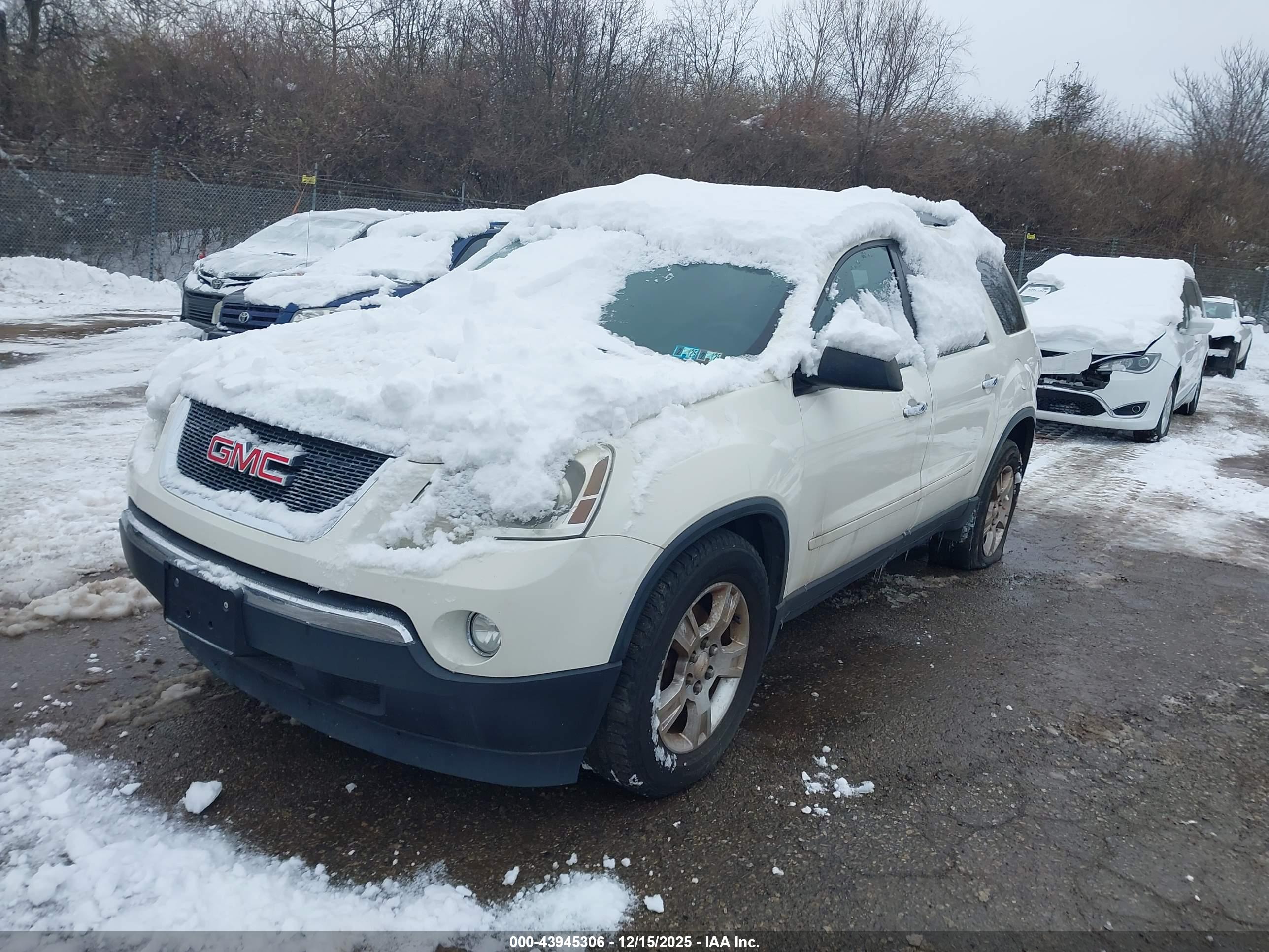 GMC ACADIA image 2