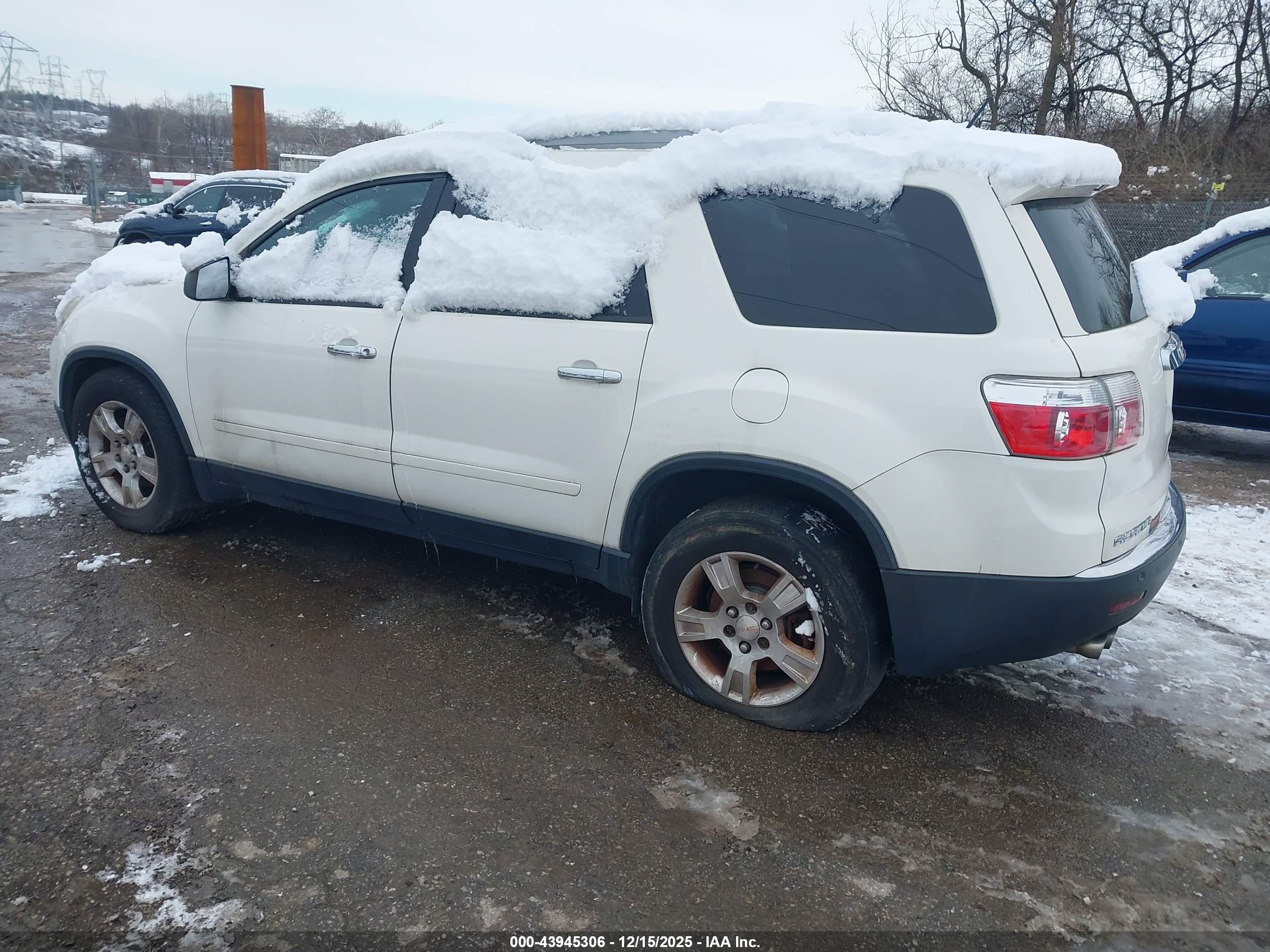GMC ACADIA image 3
