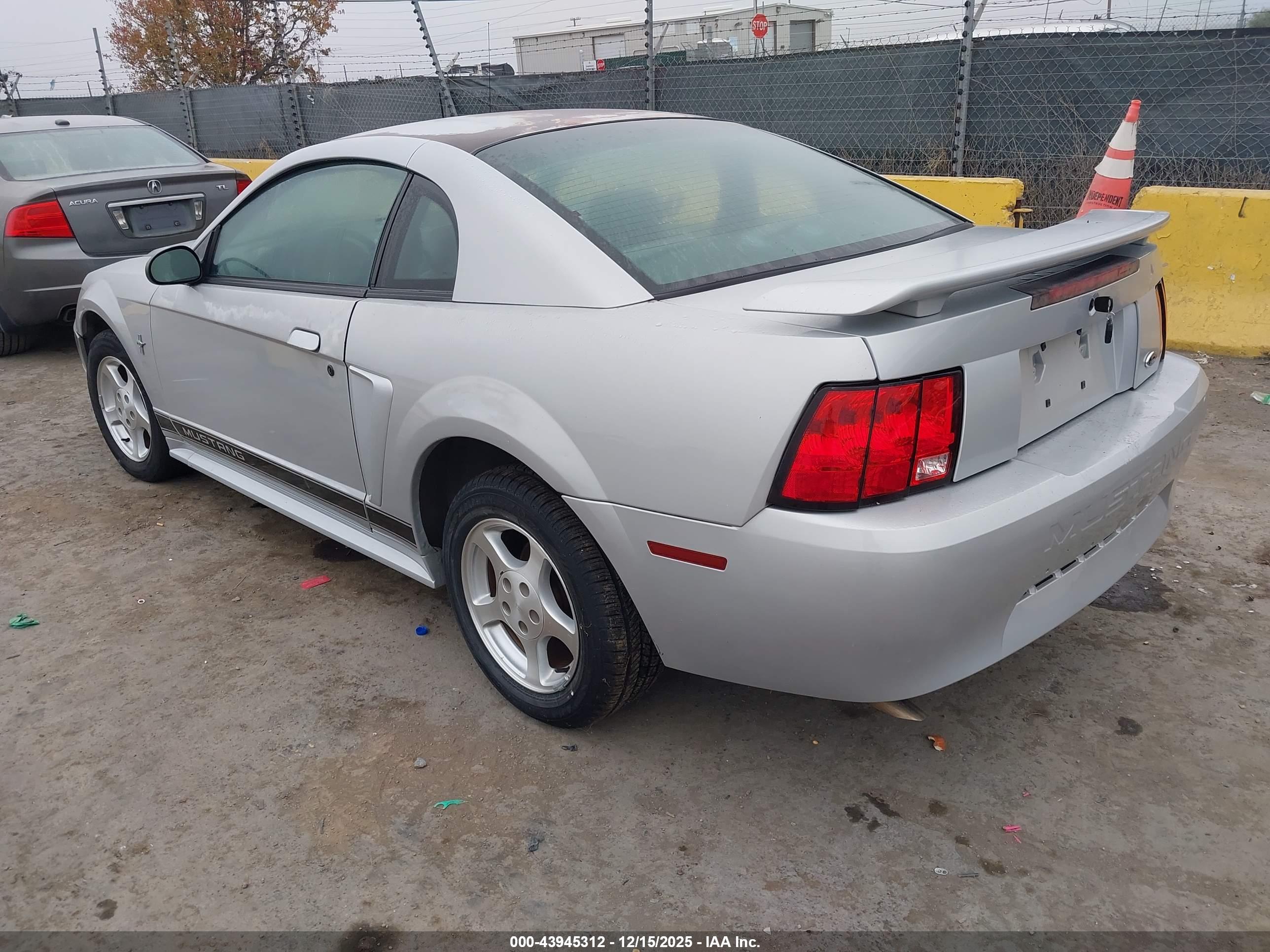 FORD MUSTANG image 3