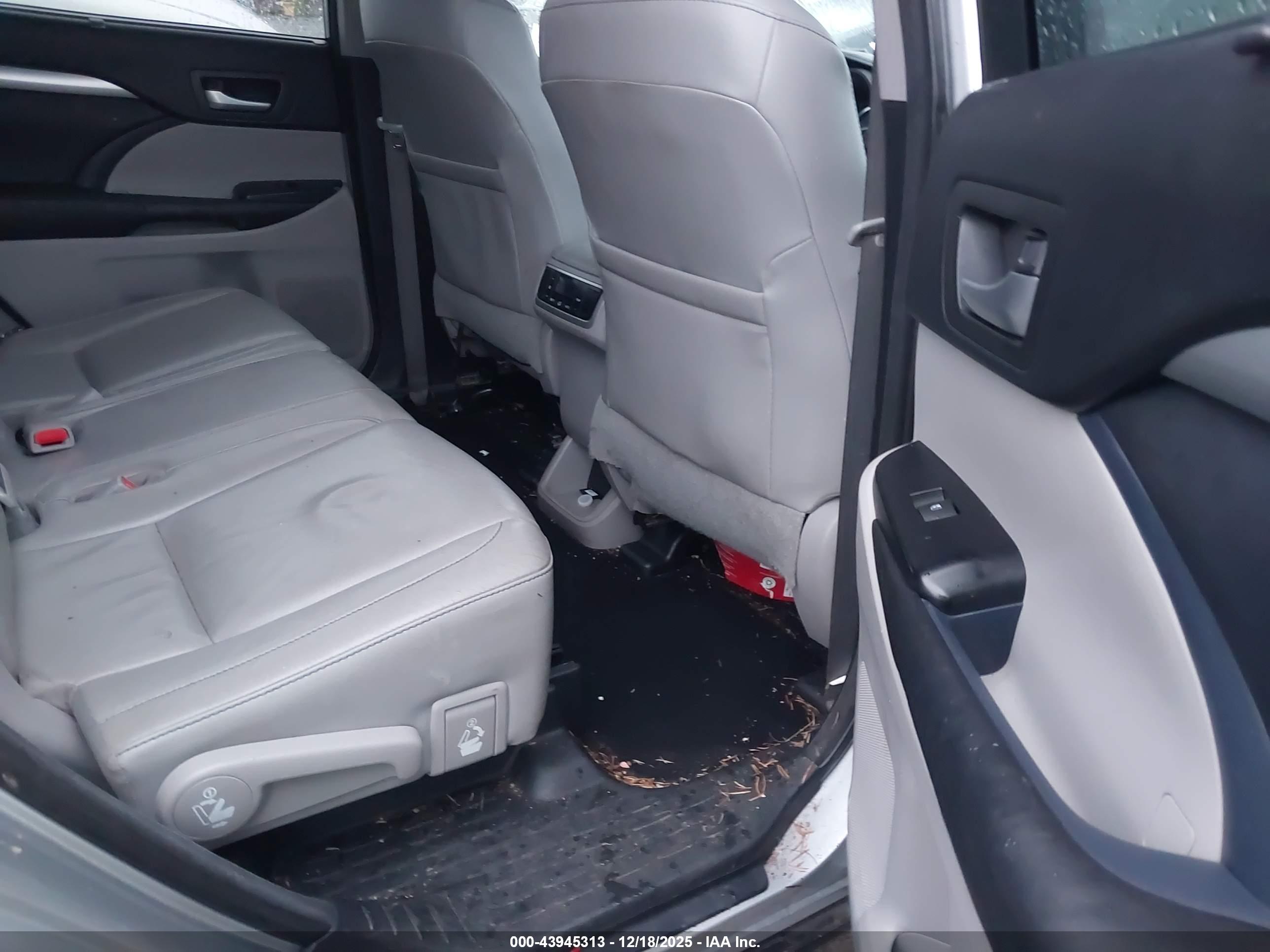 TOYOTA HIGHLANDER image 8