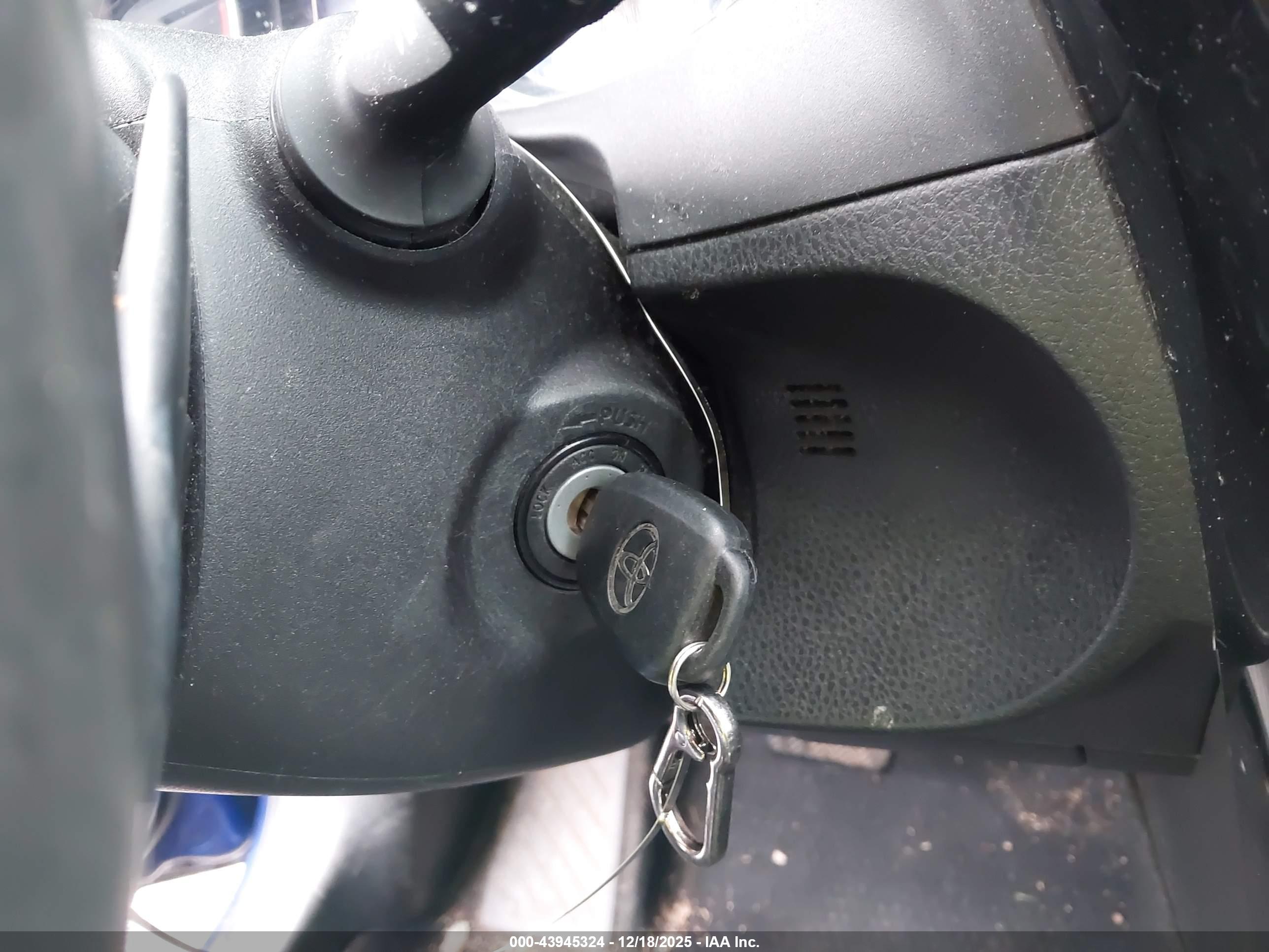 TOYOTA COROLLA image 11