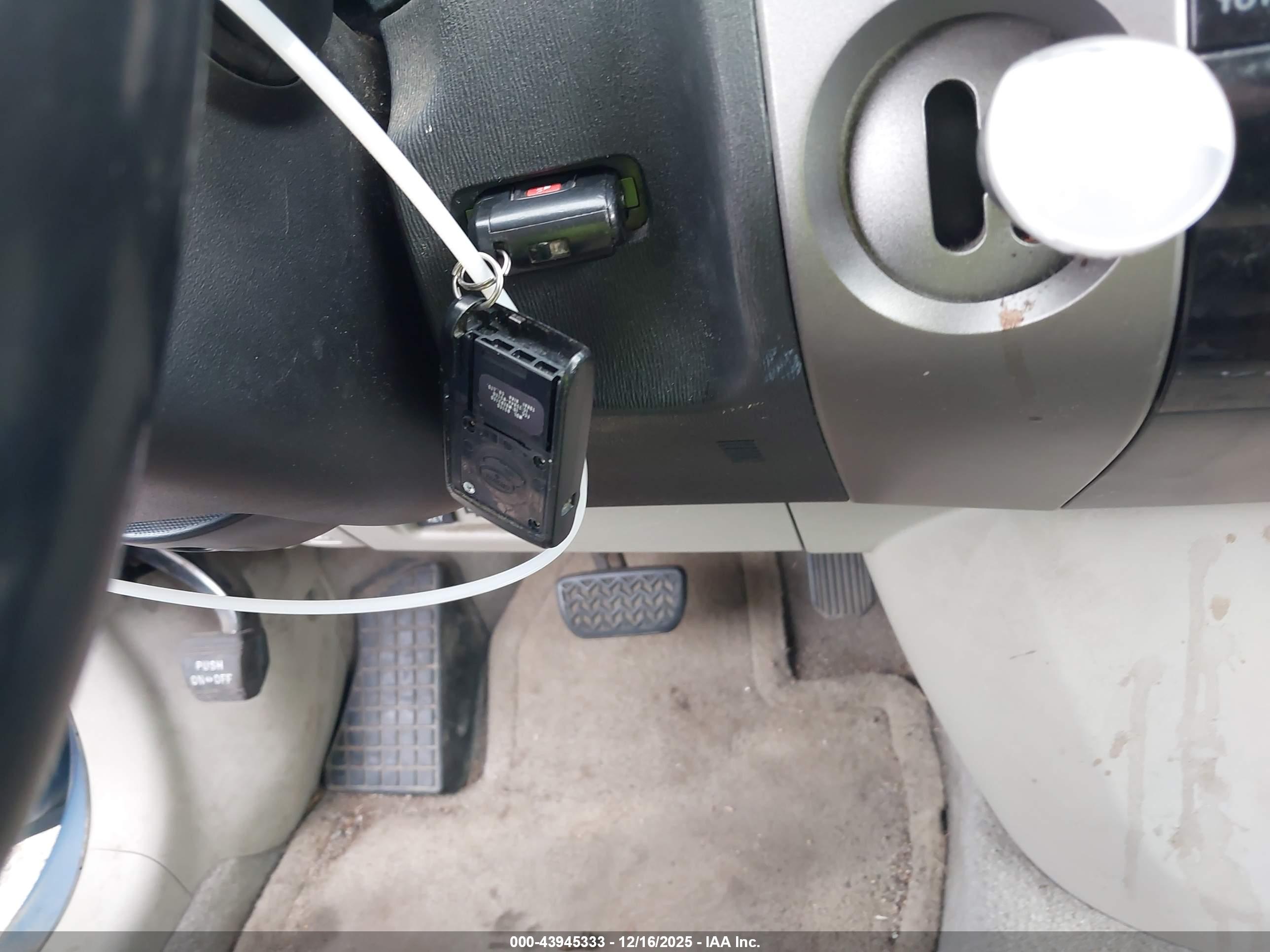 TOYOTA PRIUS image 11