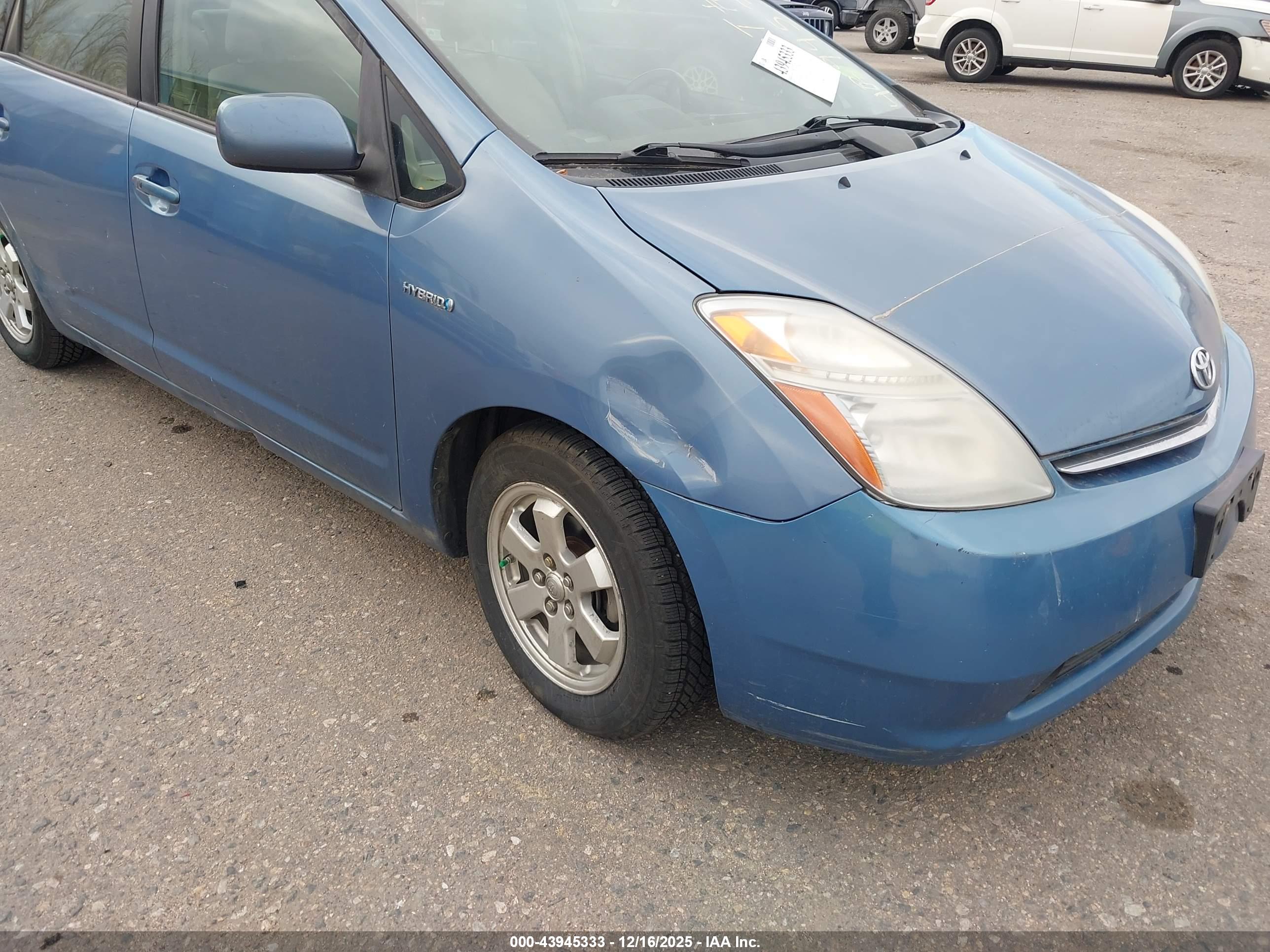 TOYOTA PRIUS image 6