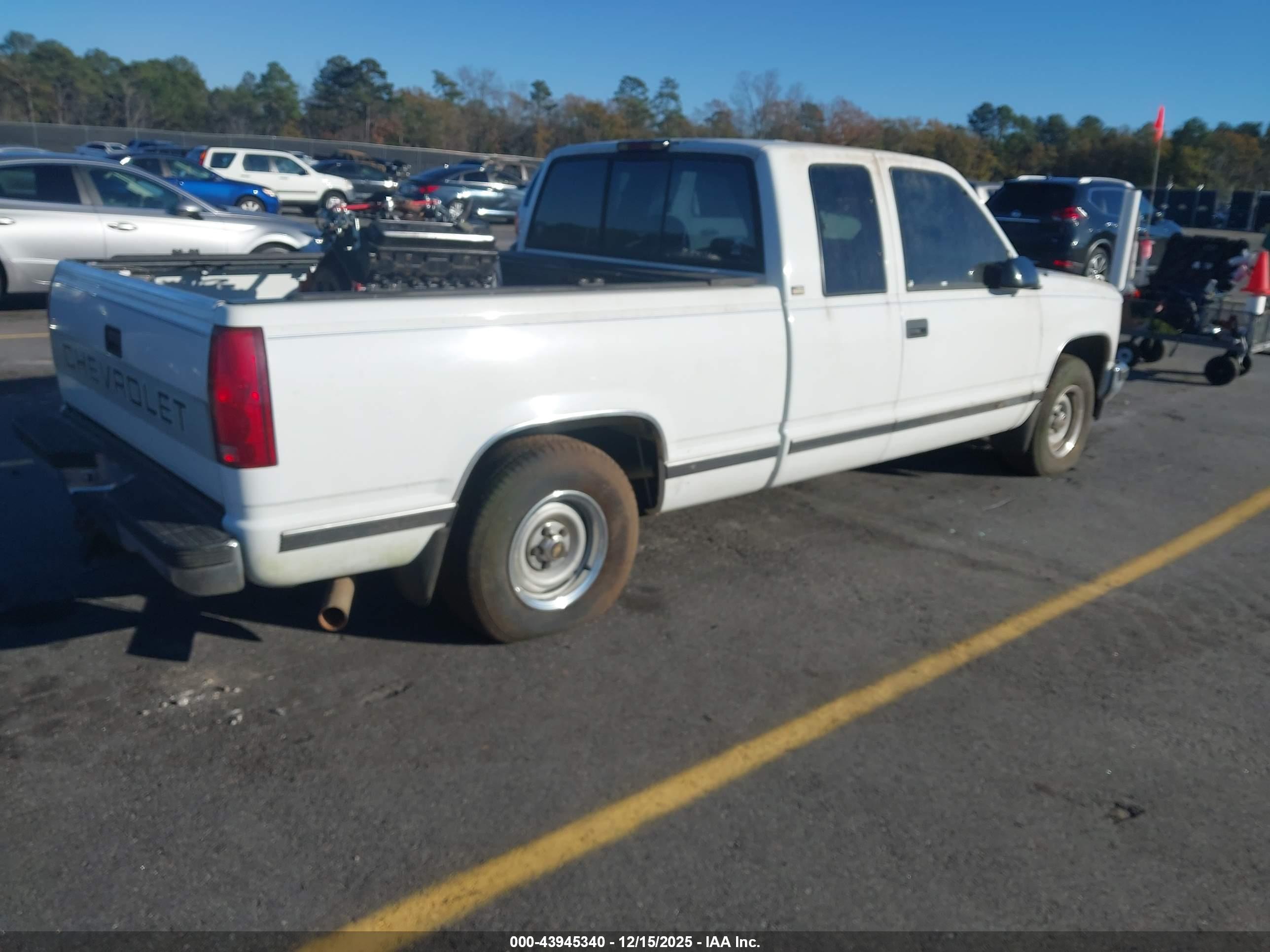 CHEVROLET GMT-400 image 4