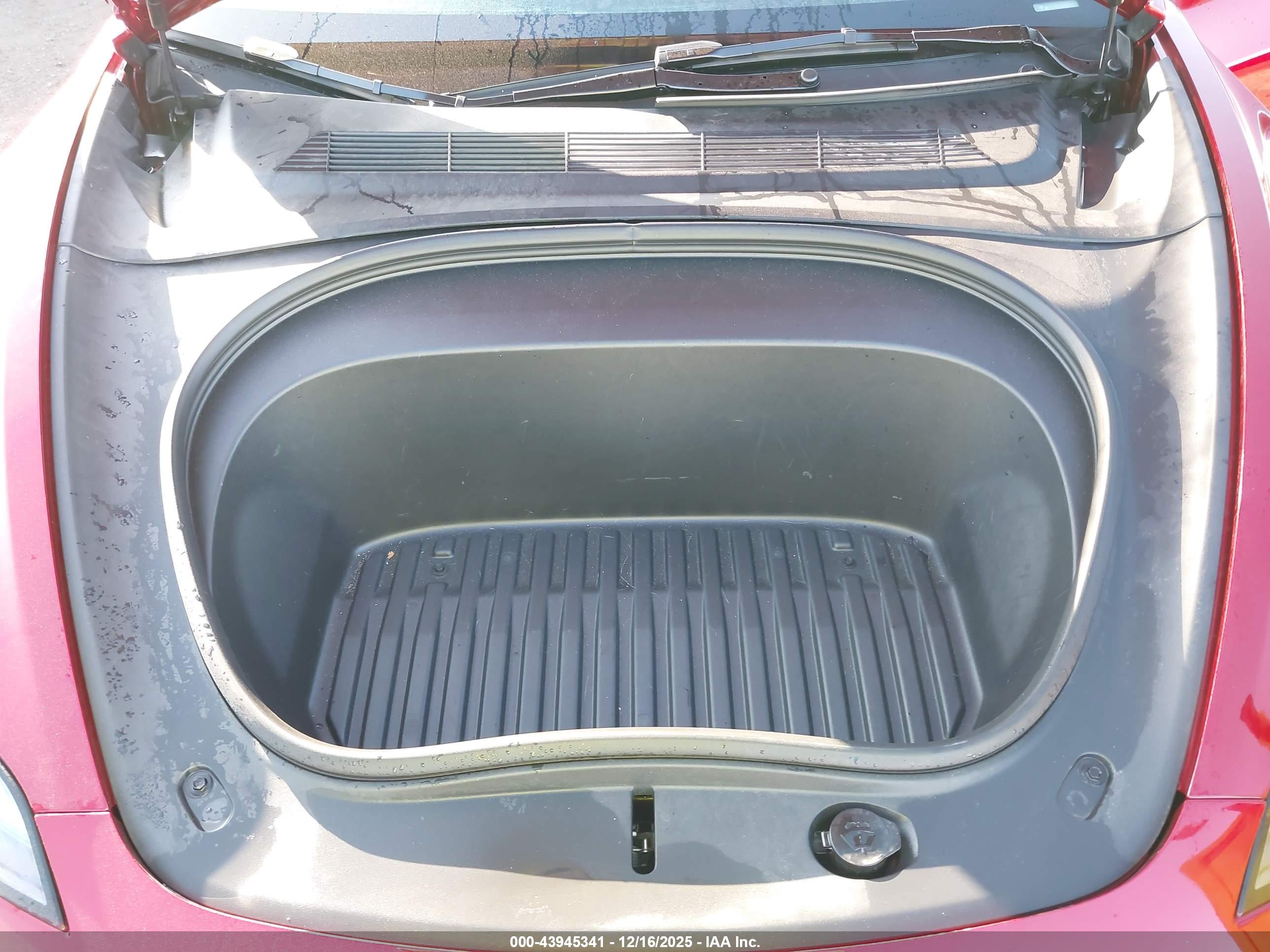 TESLA MODEL image 10