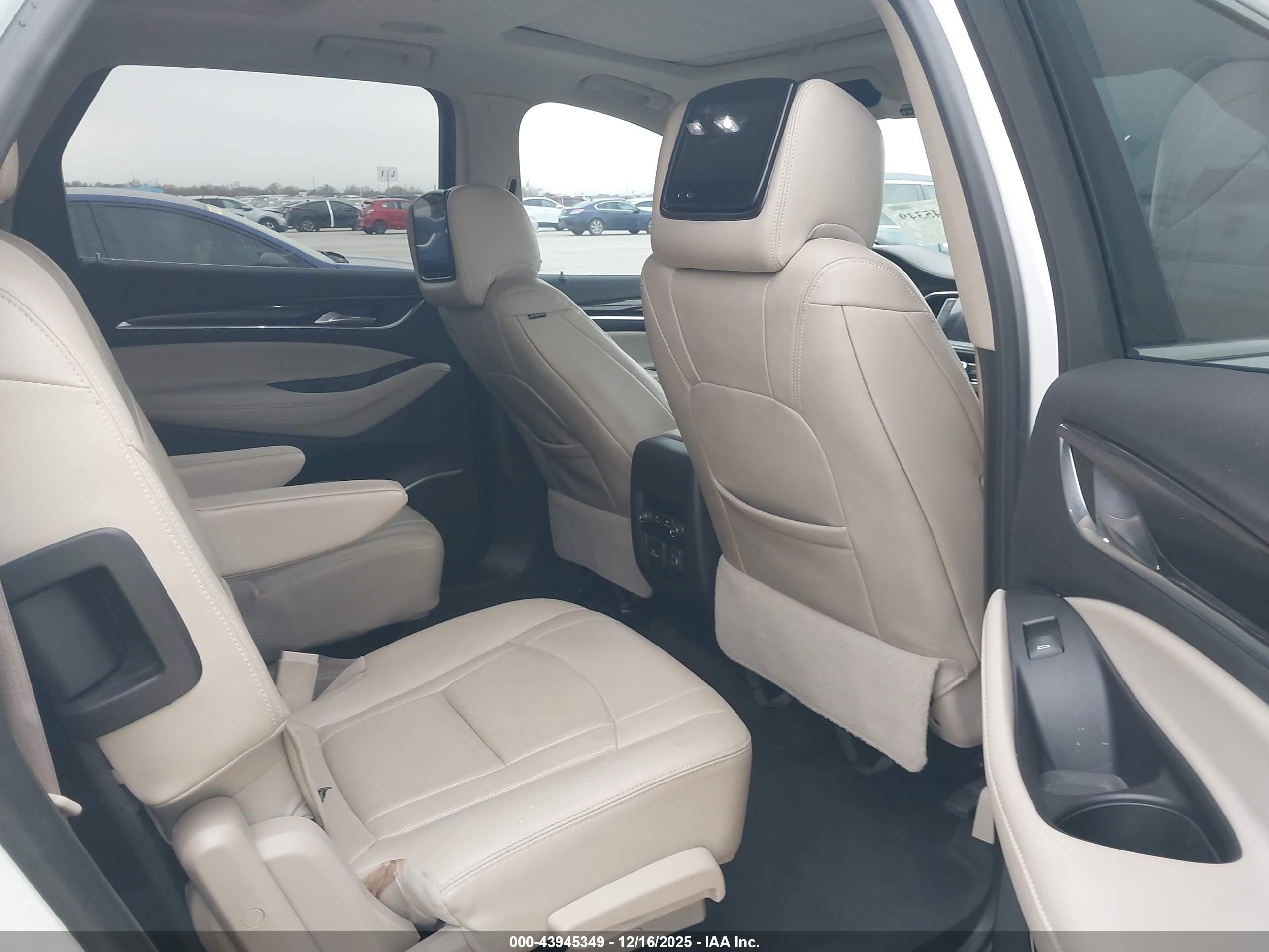BUICK ENCLAVE image 8