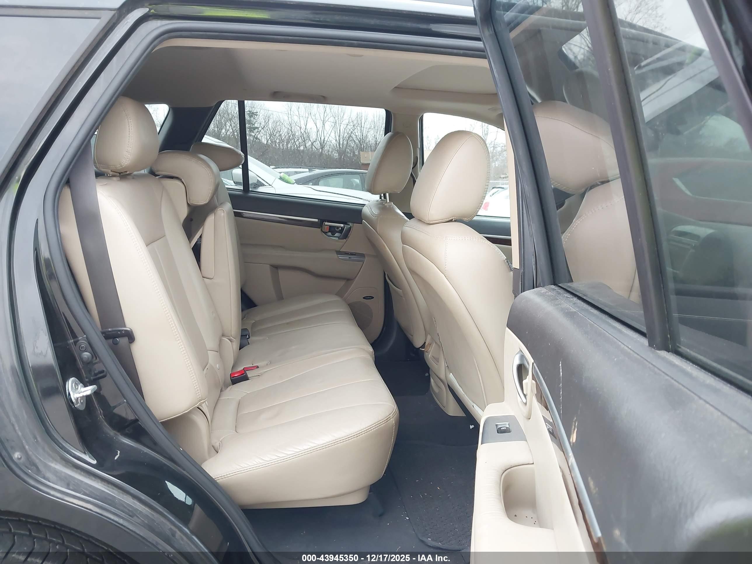HYUNDAI SANTA image 8