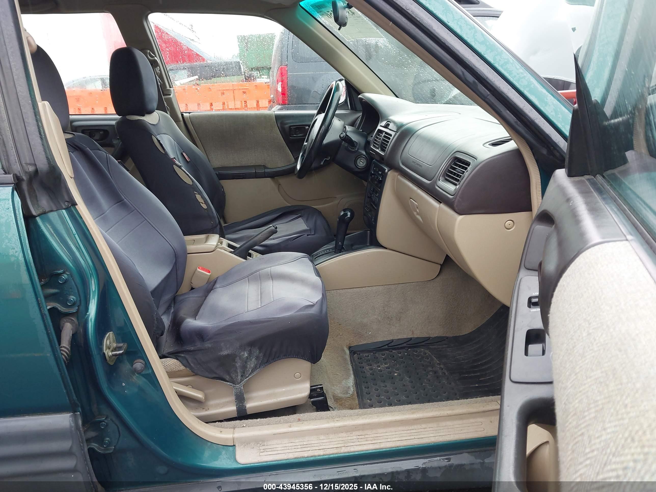 SUBARU FORESTER image 5