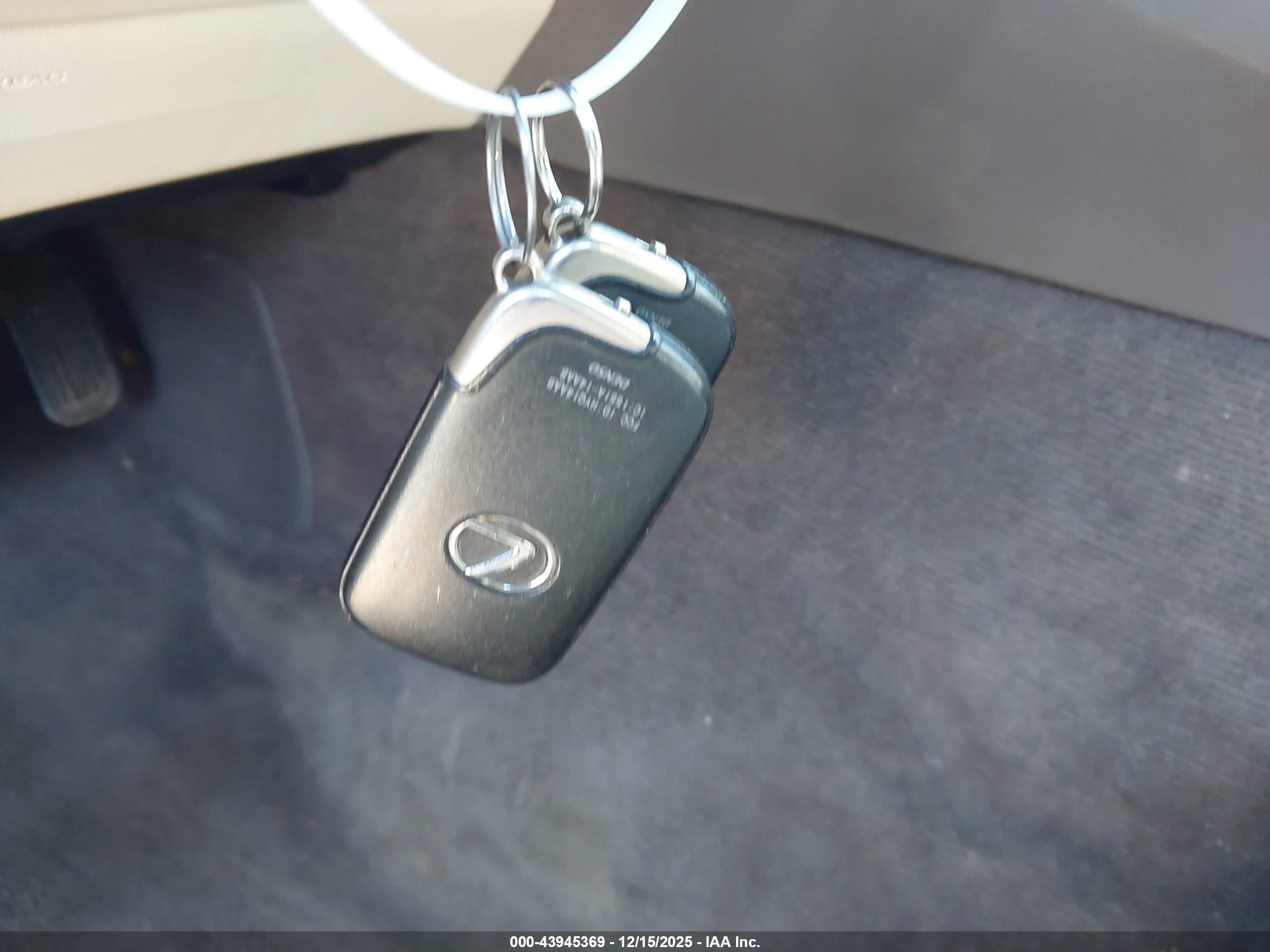 LEXUS IS image 11