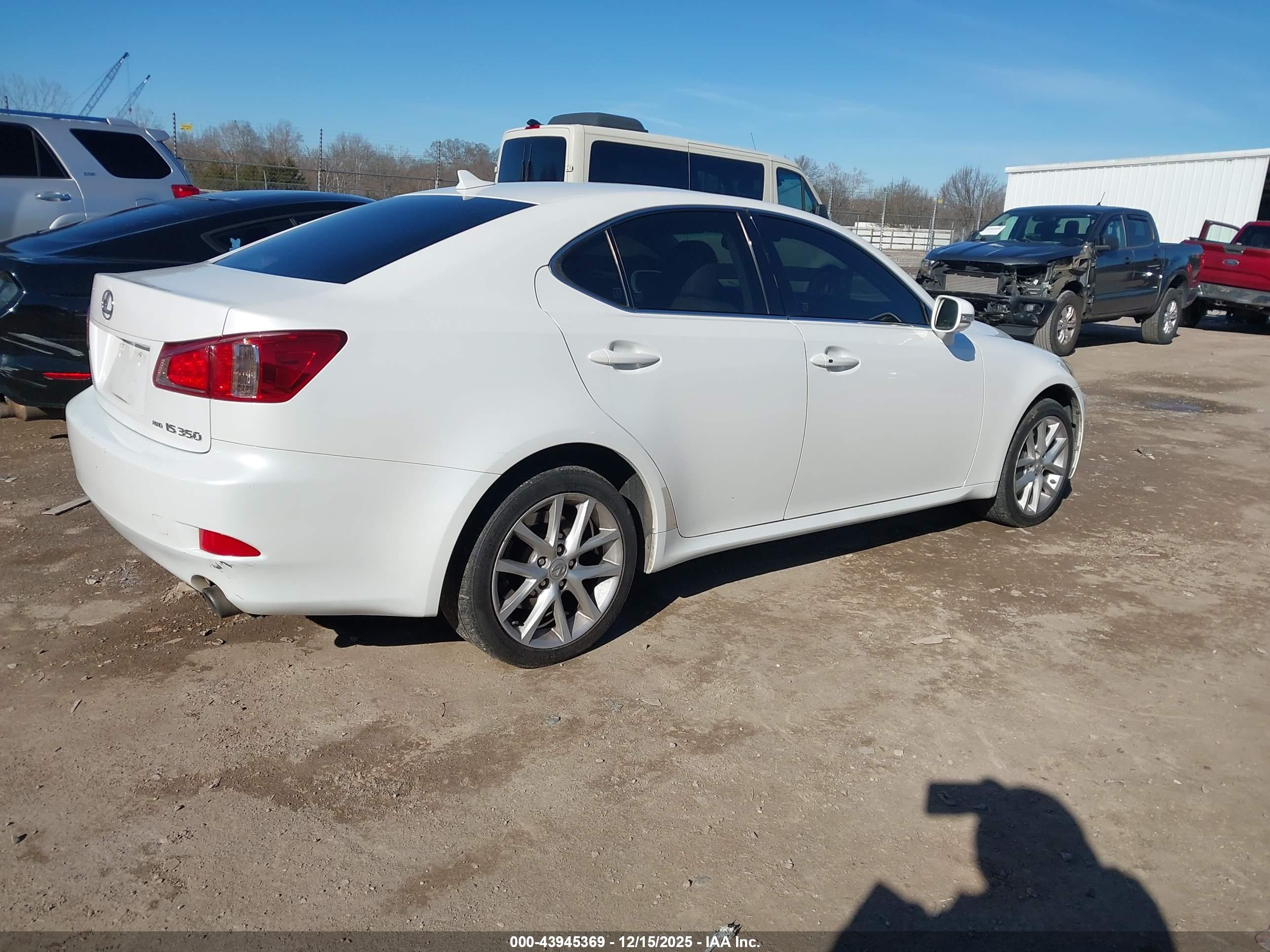 LEXUS IS image 4