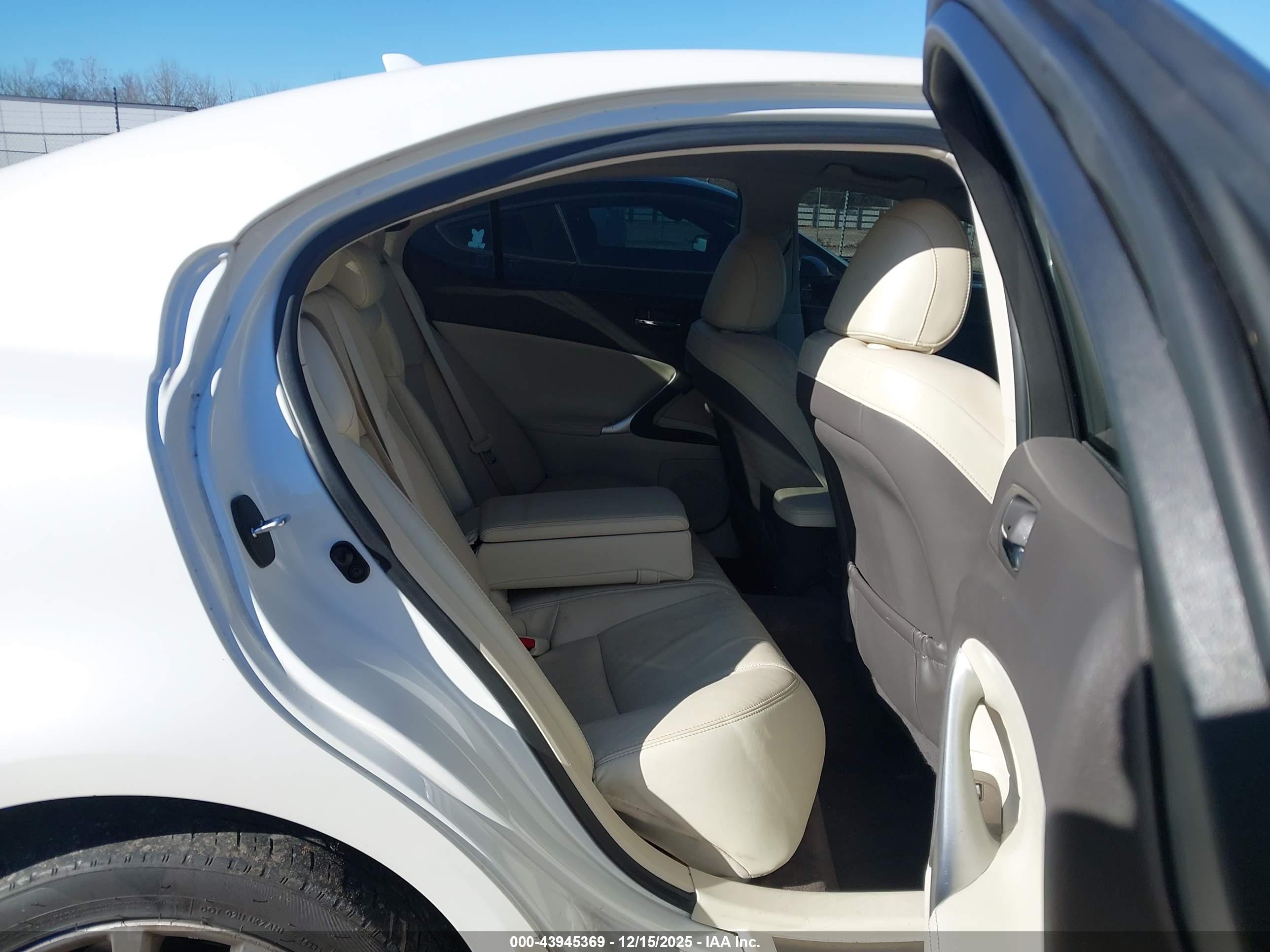 LEXUS IS image 8