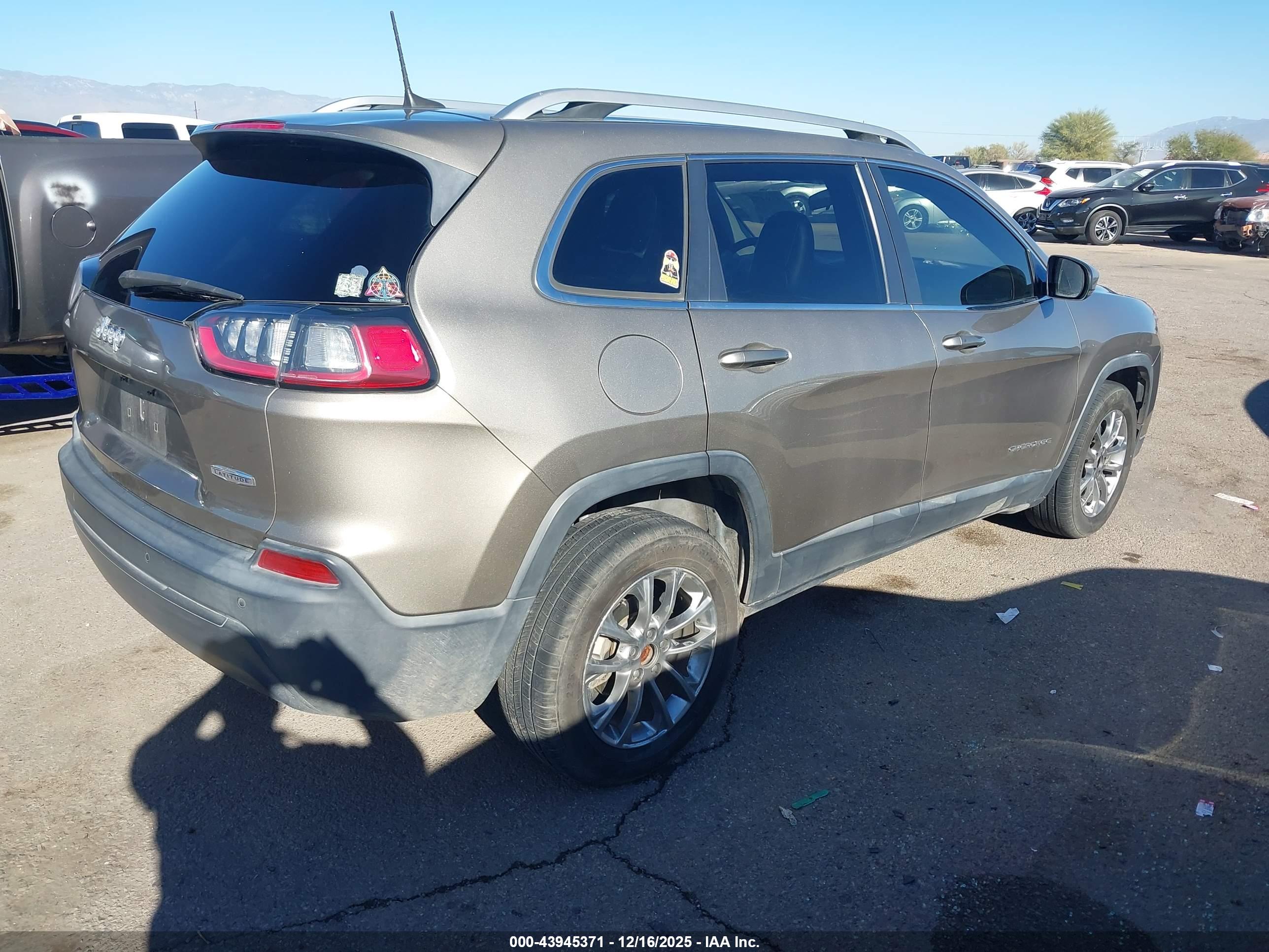 JEEP CHEROKEE image 4