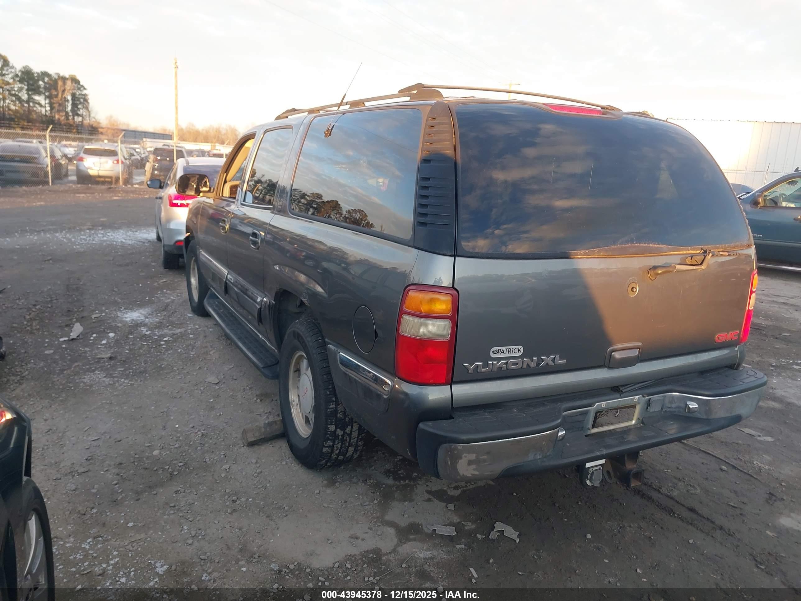 GMC YUKON image 3