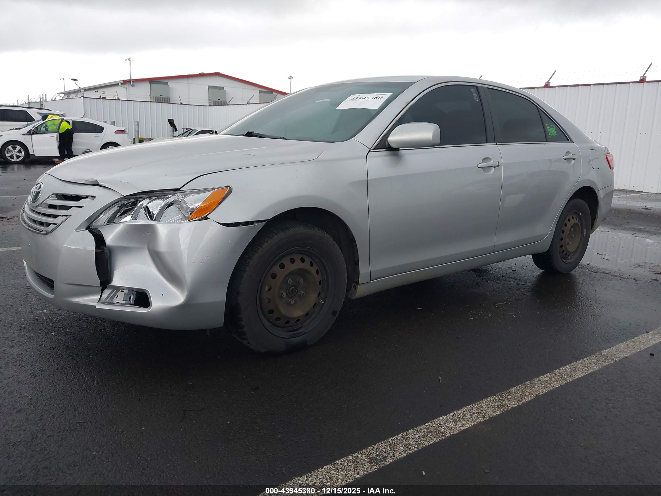 TOYOTA CAMRY image 2