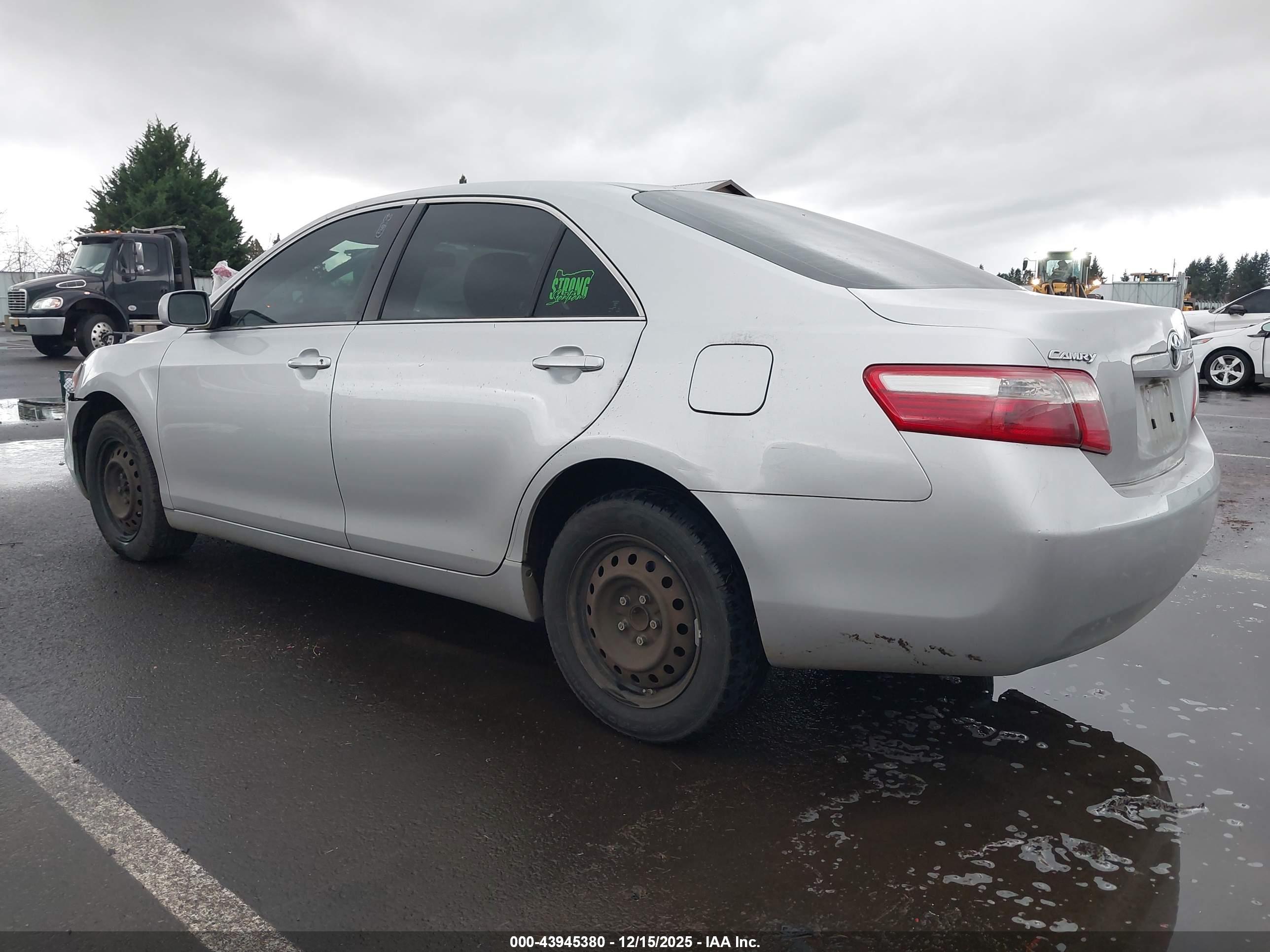 TOYOTA CAMRY image 3