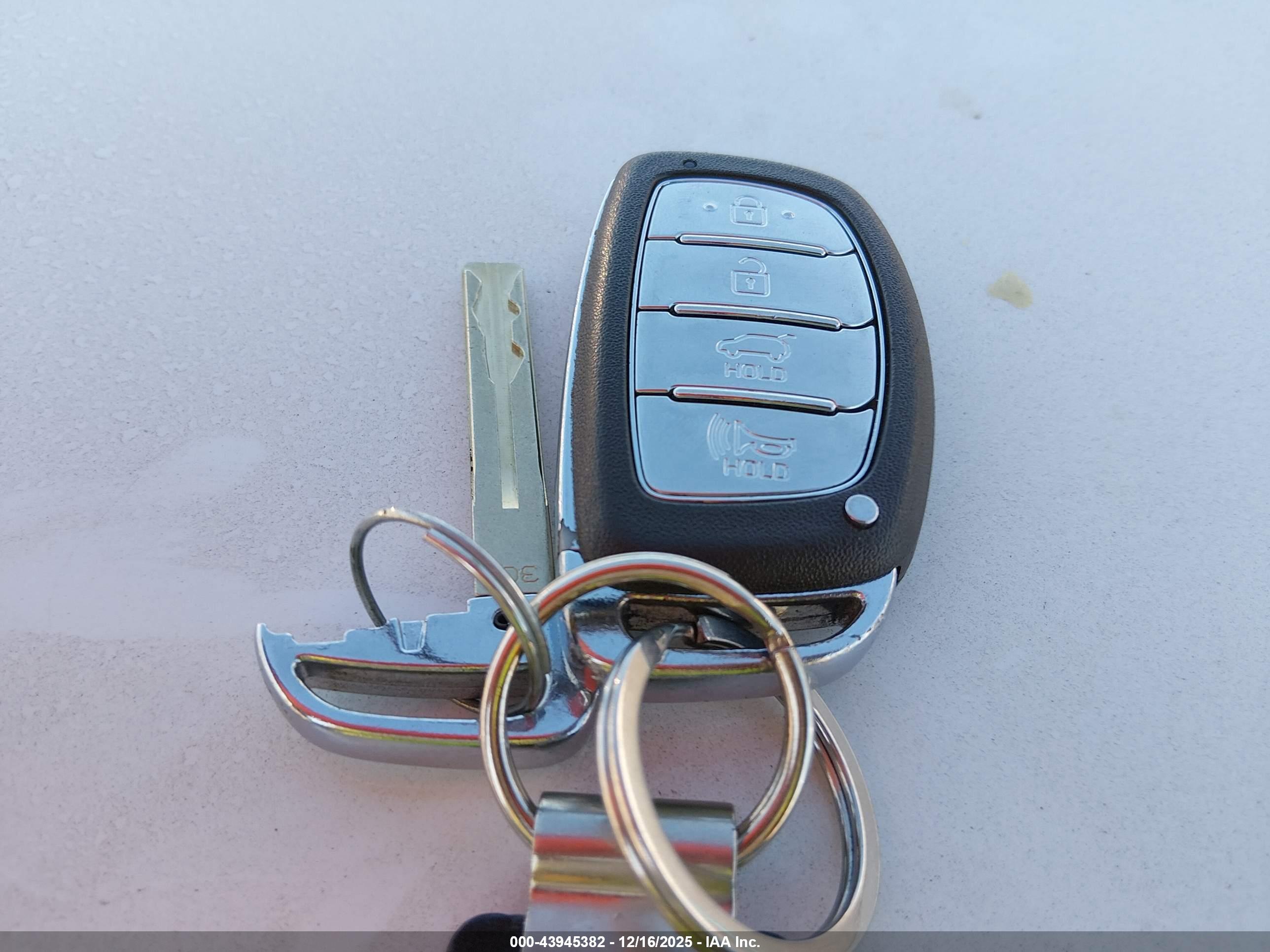 HYUNDAI TUCSON image 11