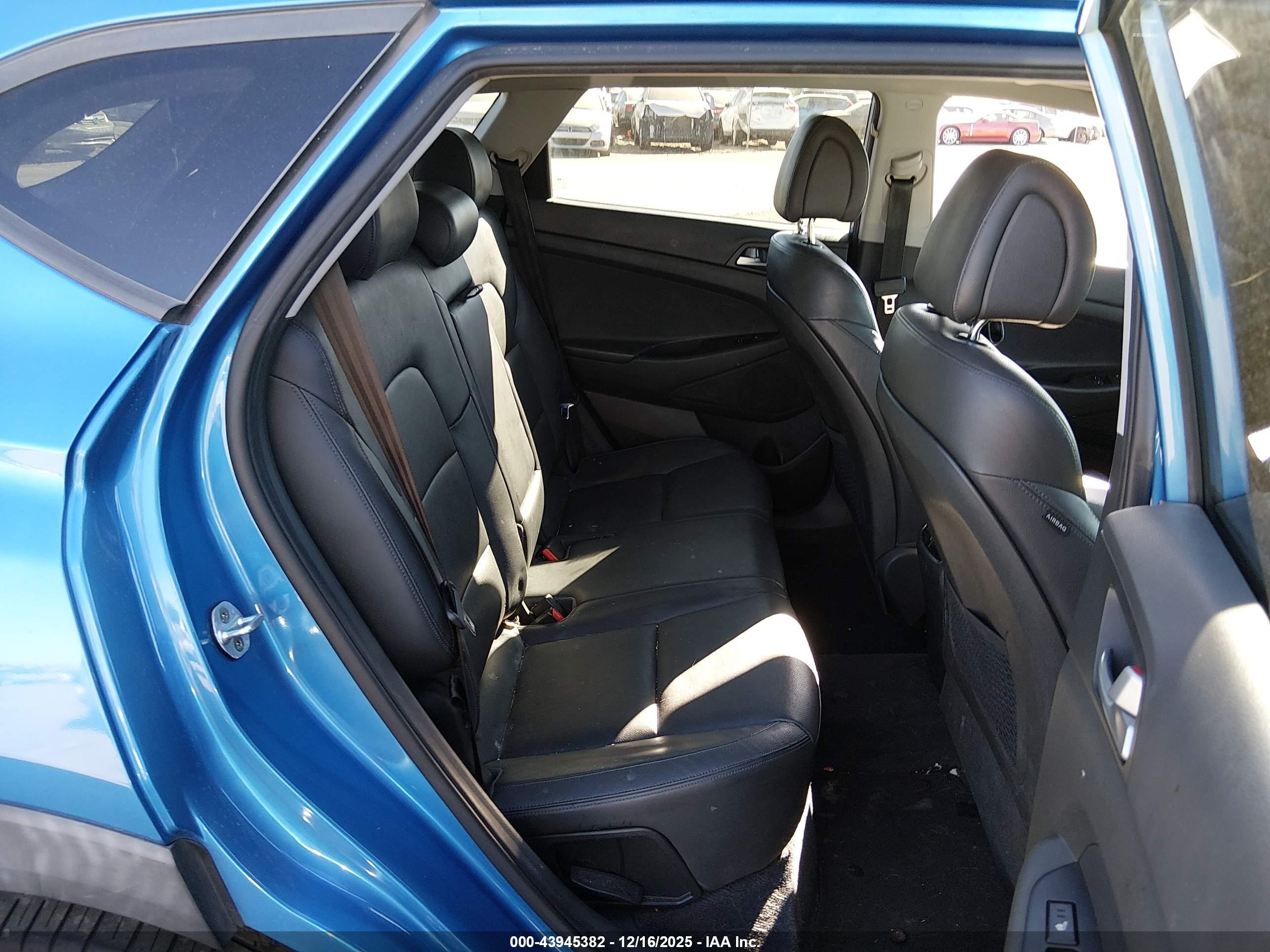 HYUNDAI TUCSON image 8