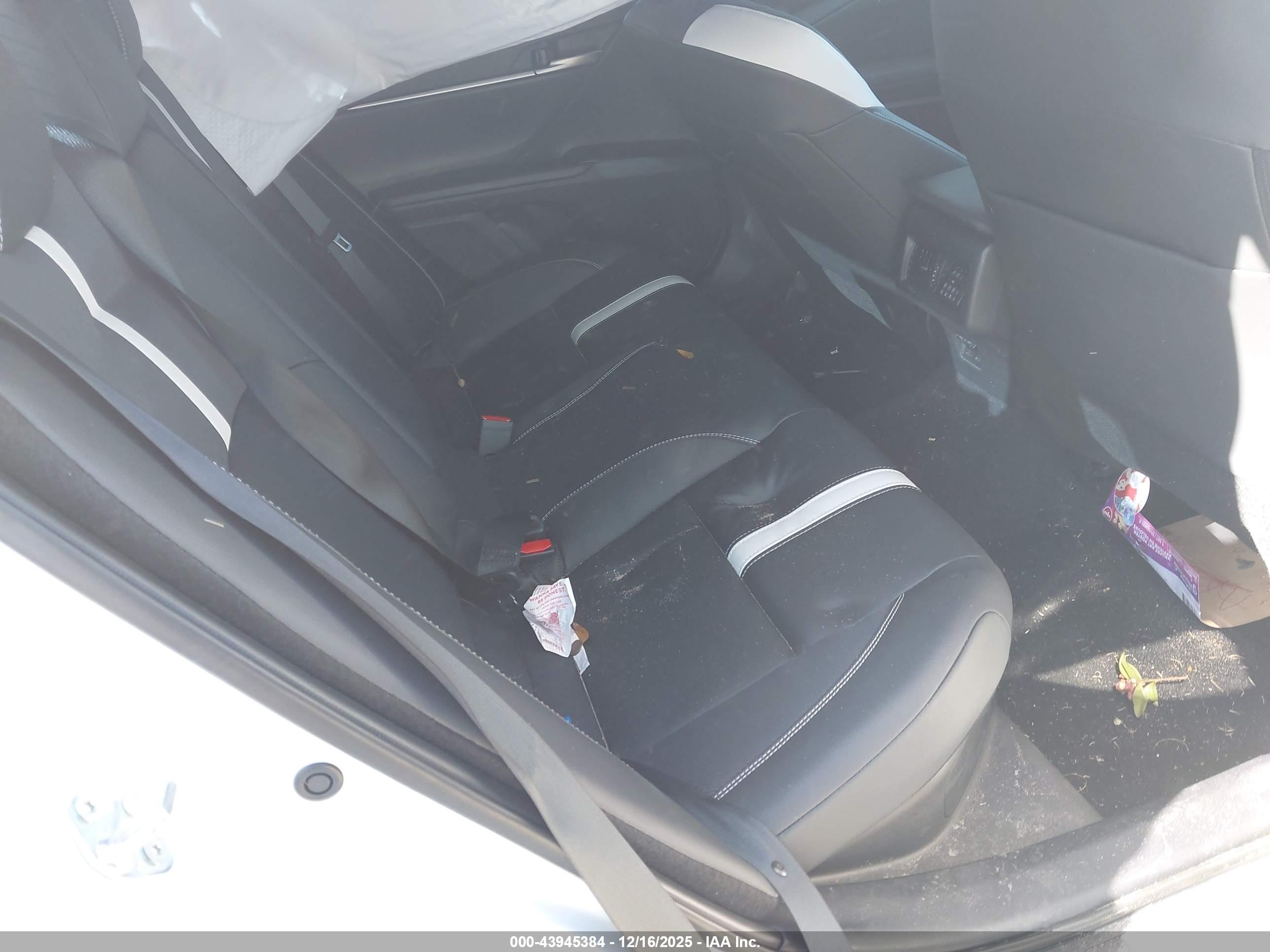 TOYOTA CAMRY image 8