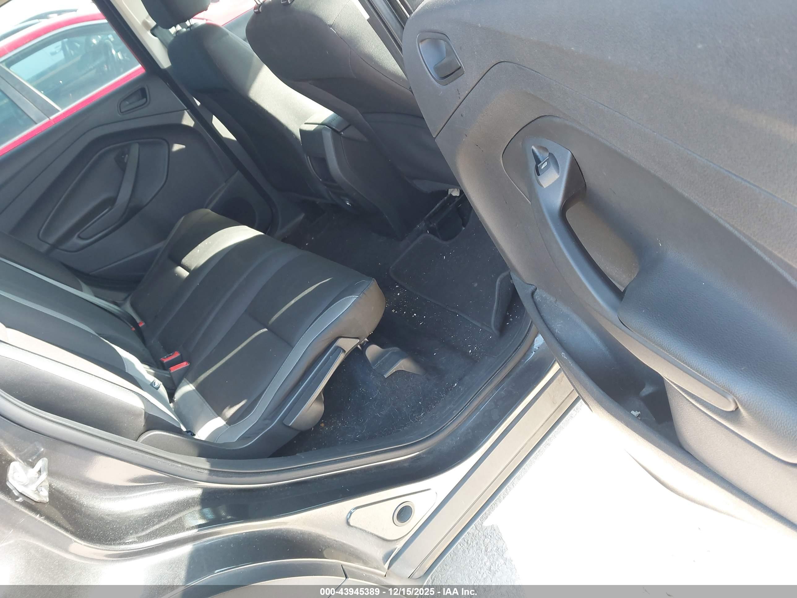 FORD ESCAPE image 8