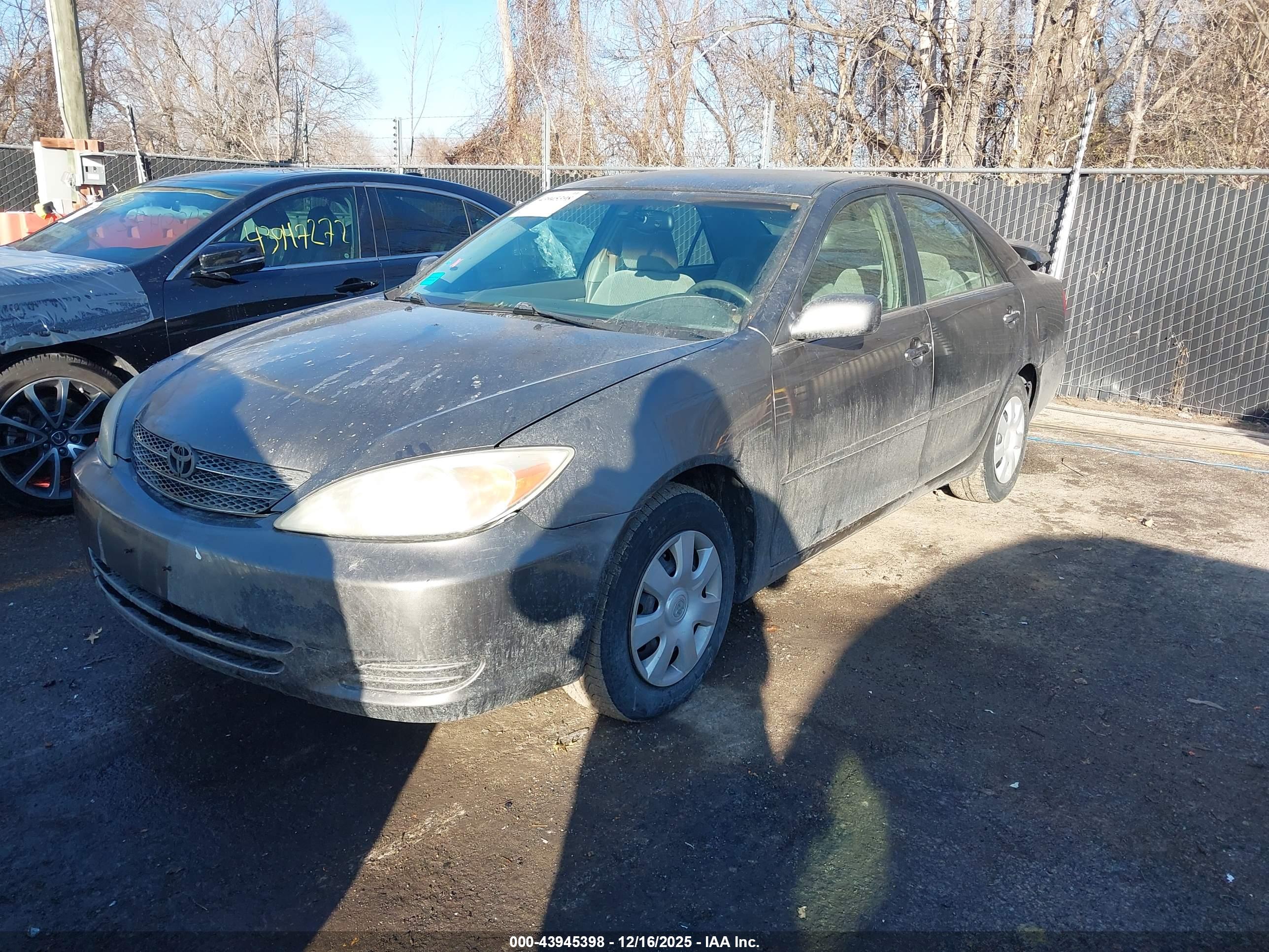TOYOTA CAMRY image 2
