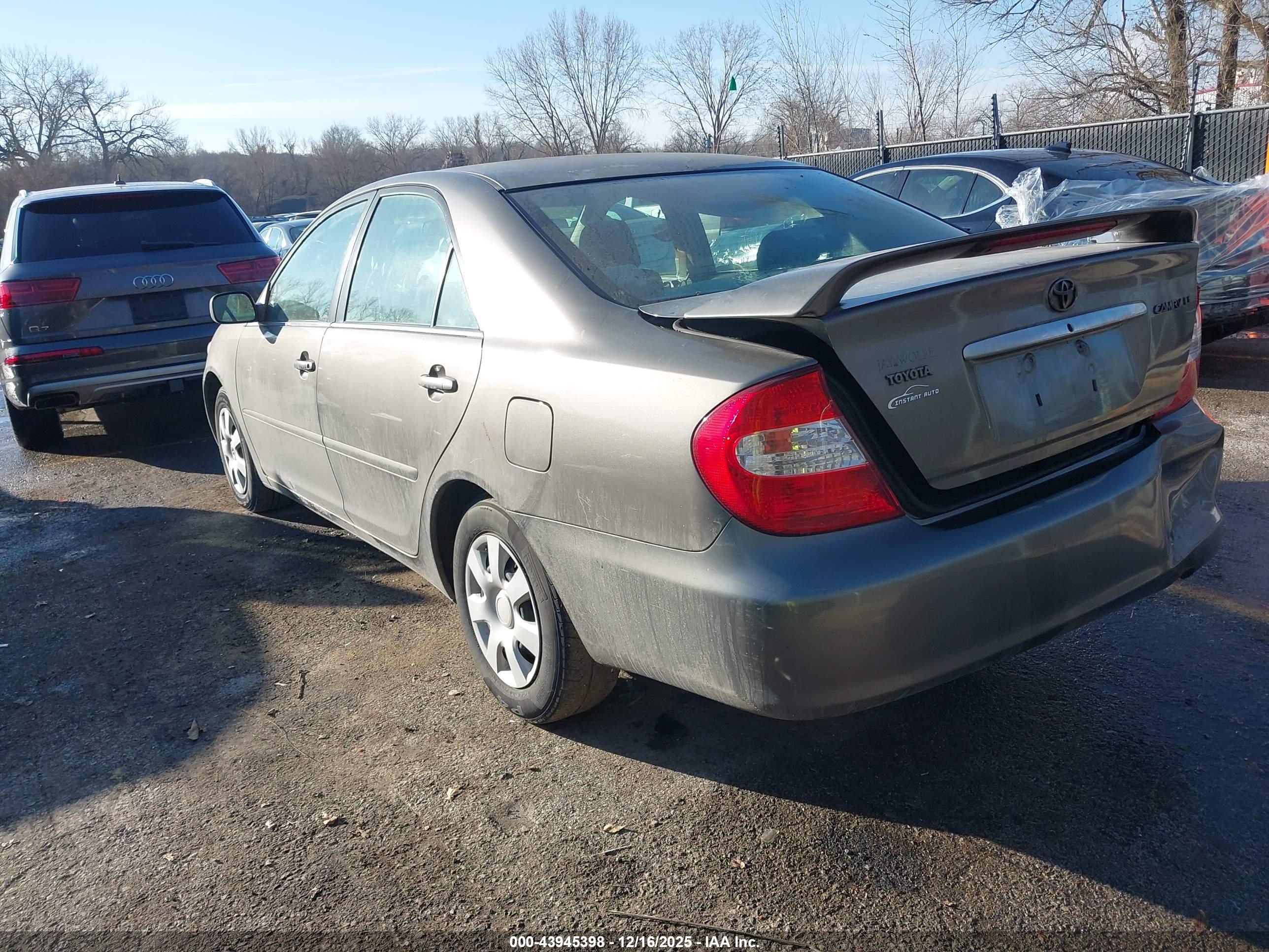 TOYOTA CAMRY image 3