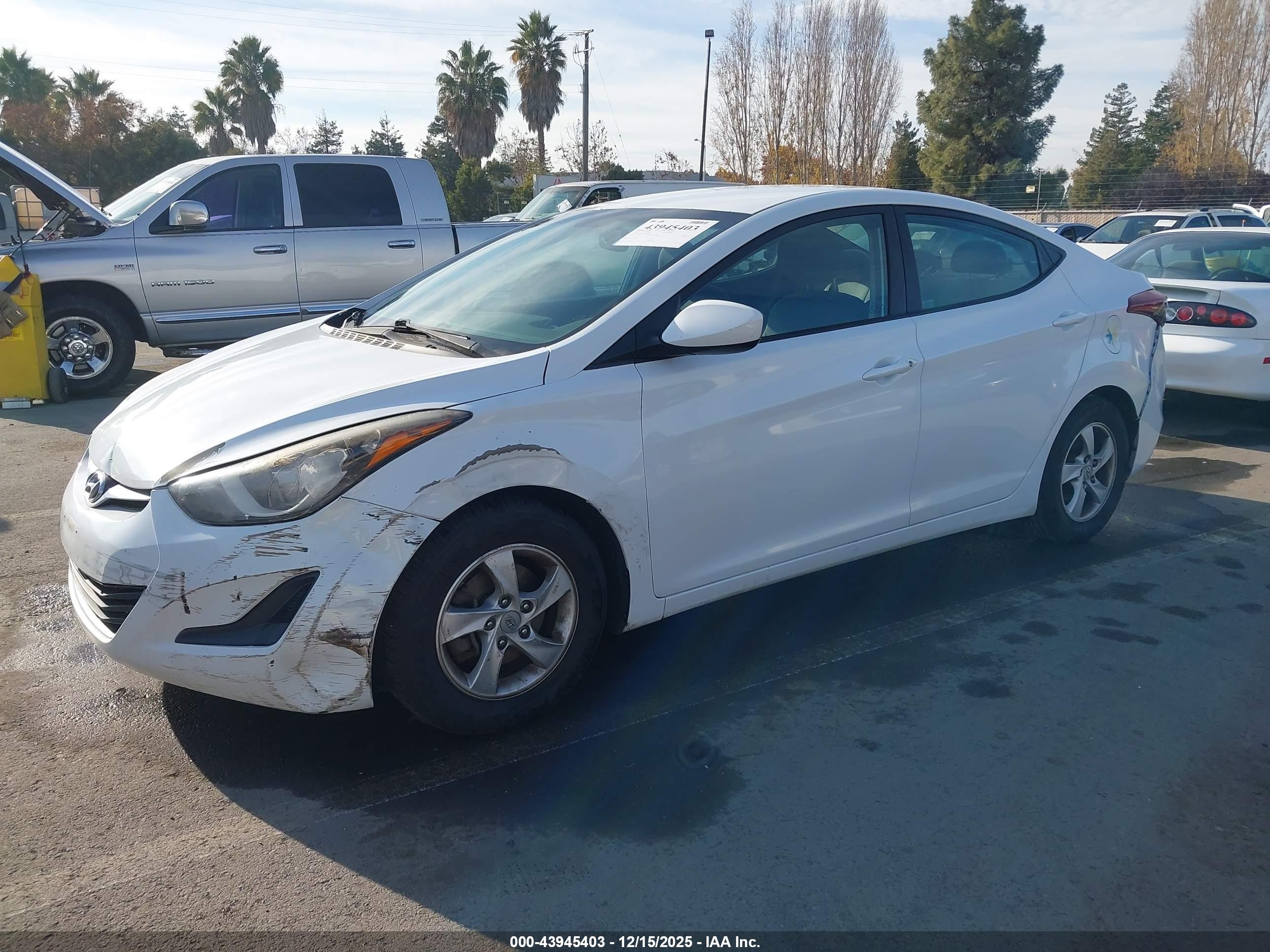 HYUNDAI ELANTRA image 2