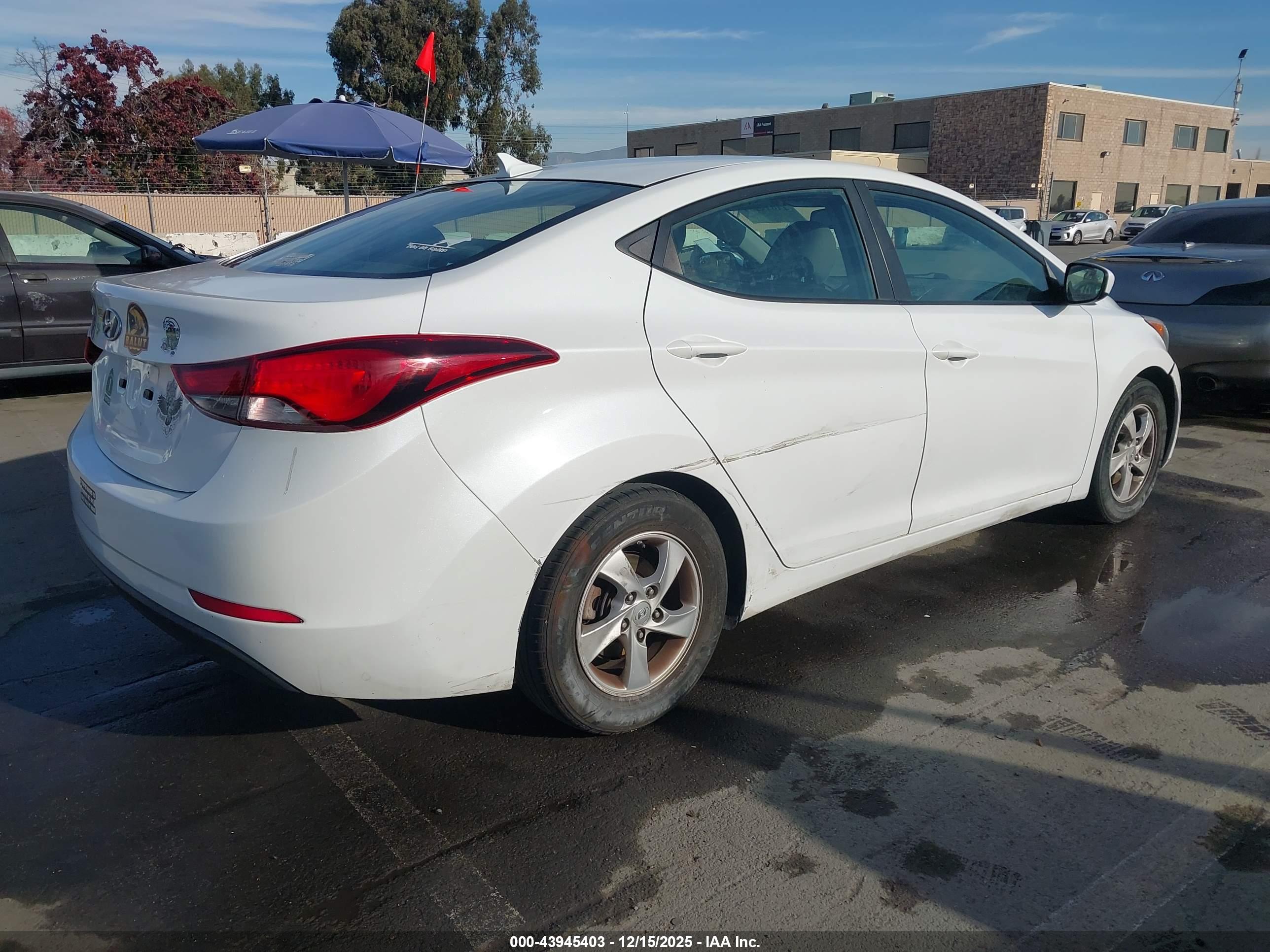 HYUNDAI ELANTRA image 4