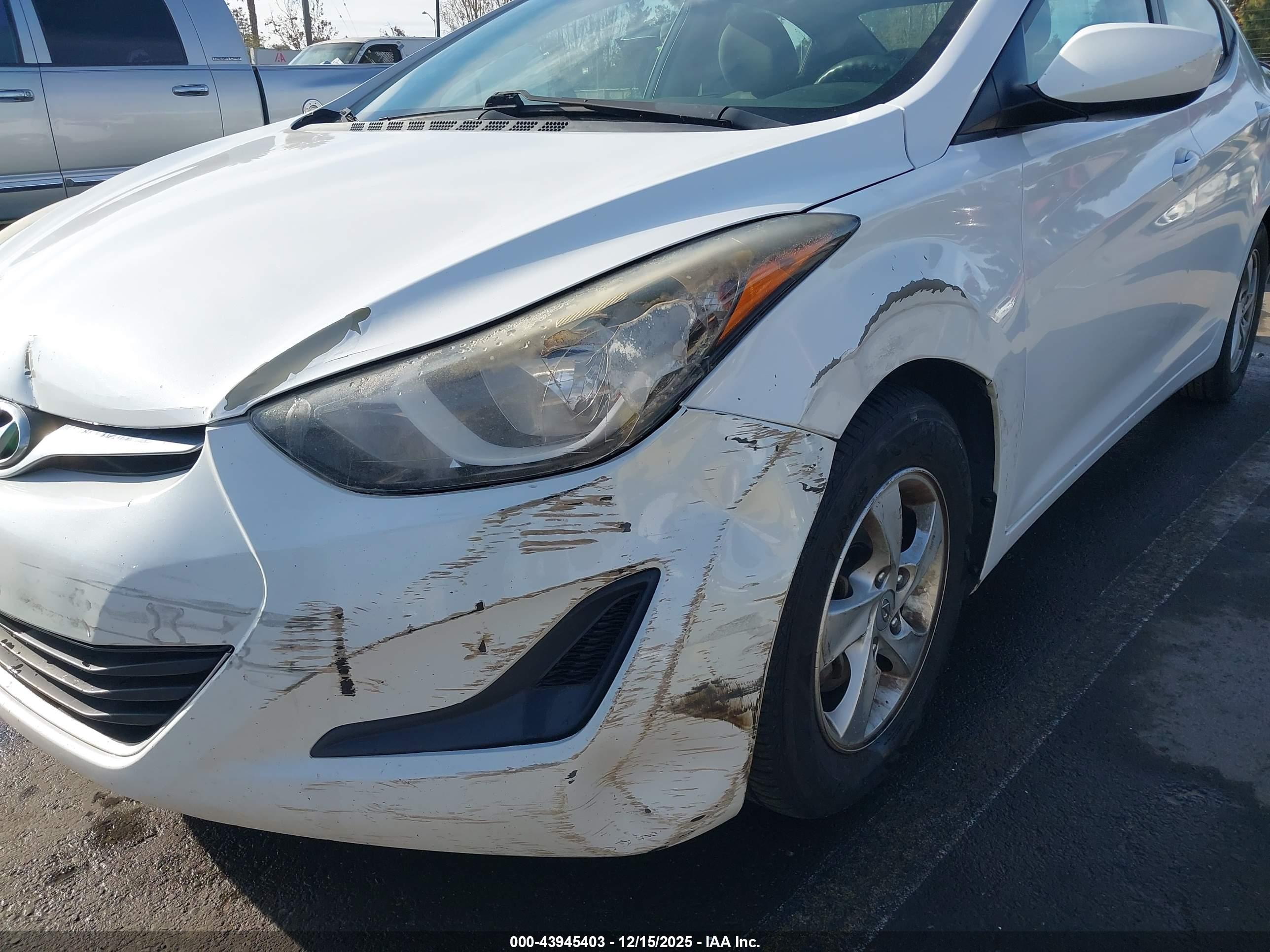 HYUNDAI ELANTRA image 6