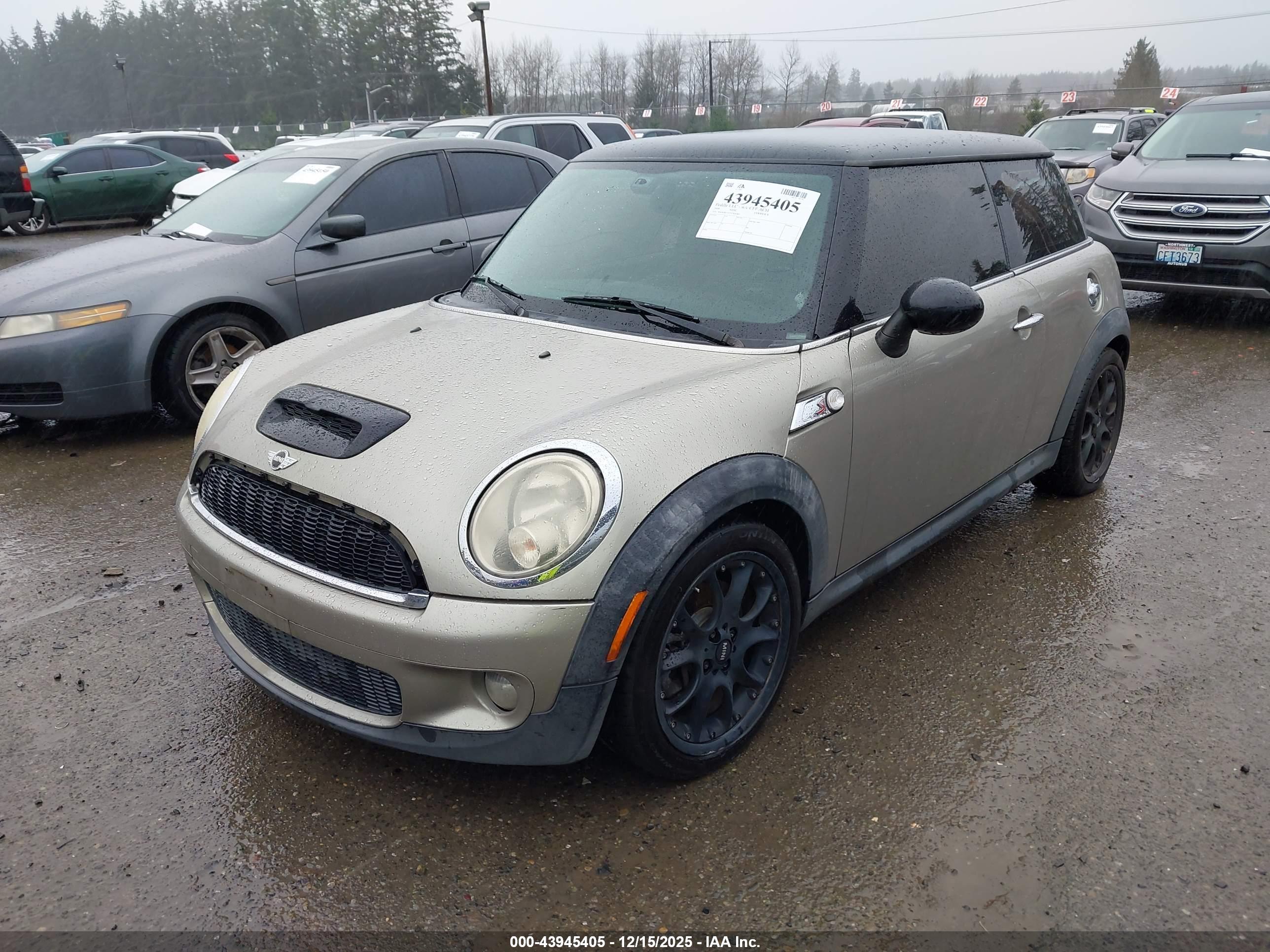 MINI COOPER image 2