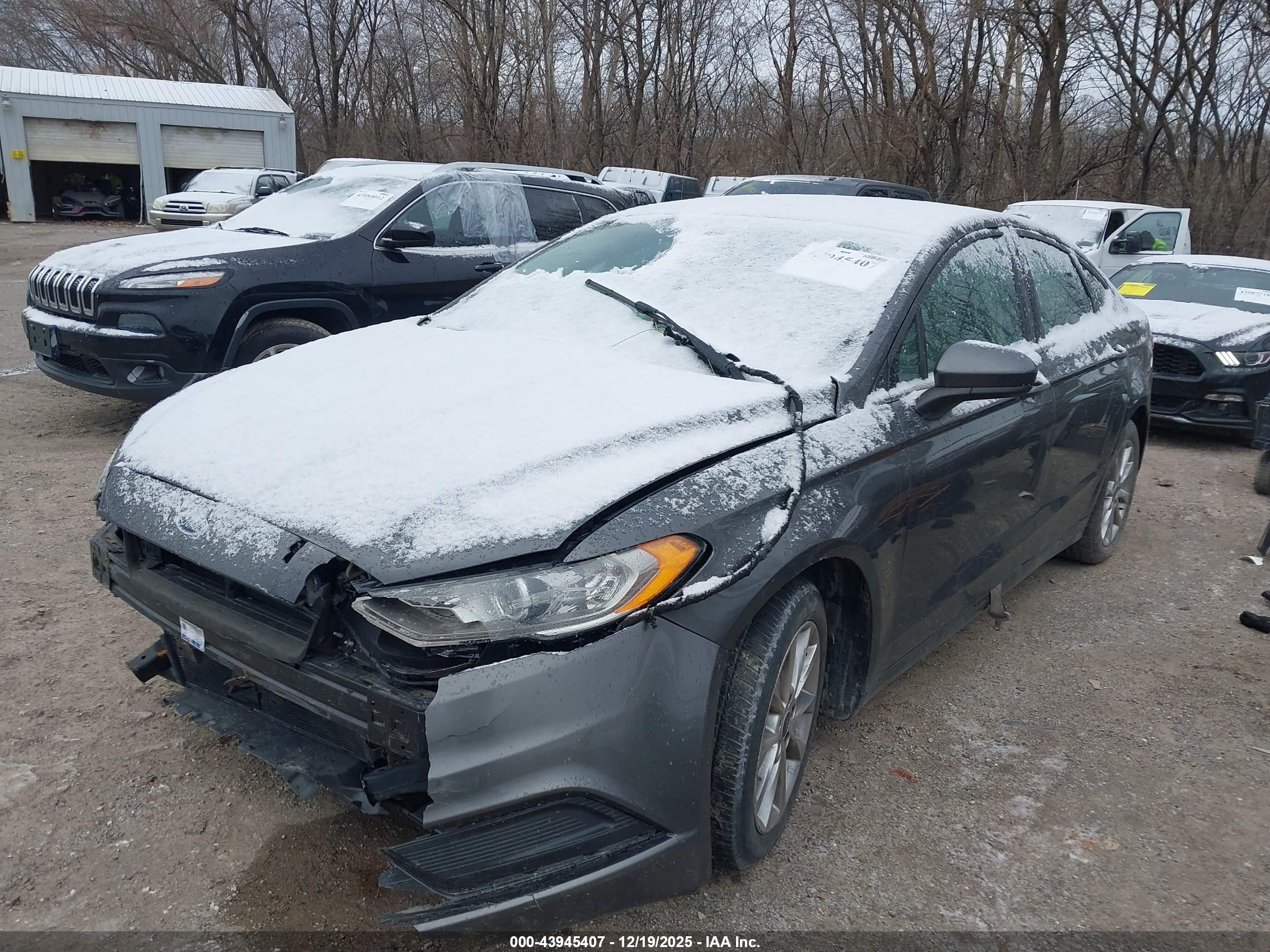 FORD FUSION image 2