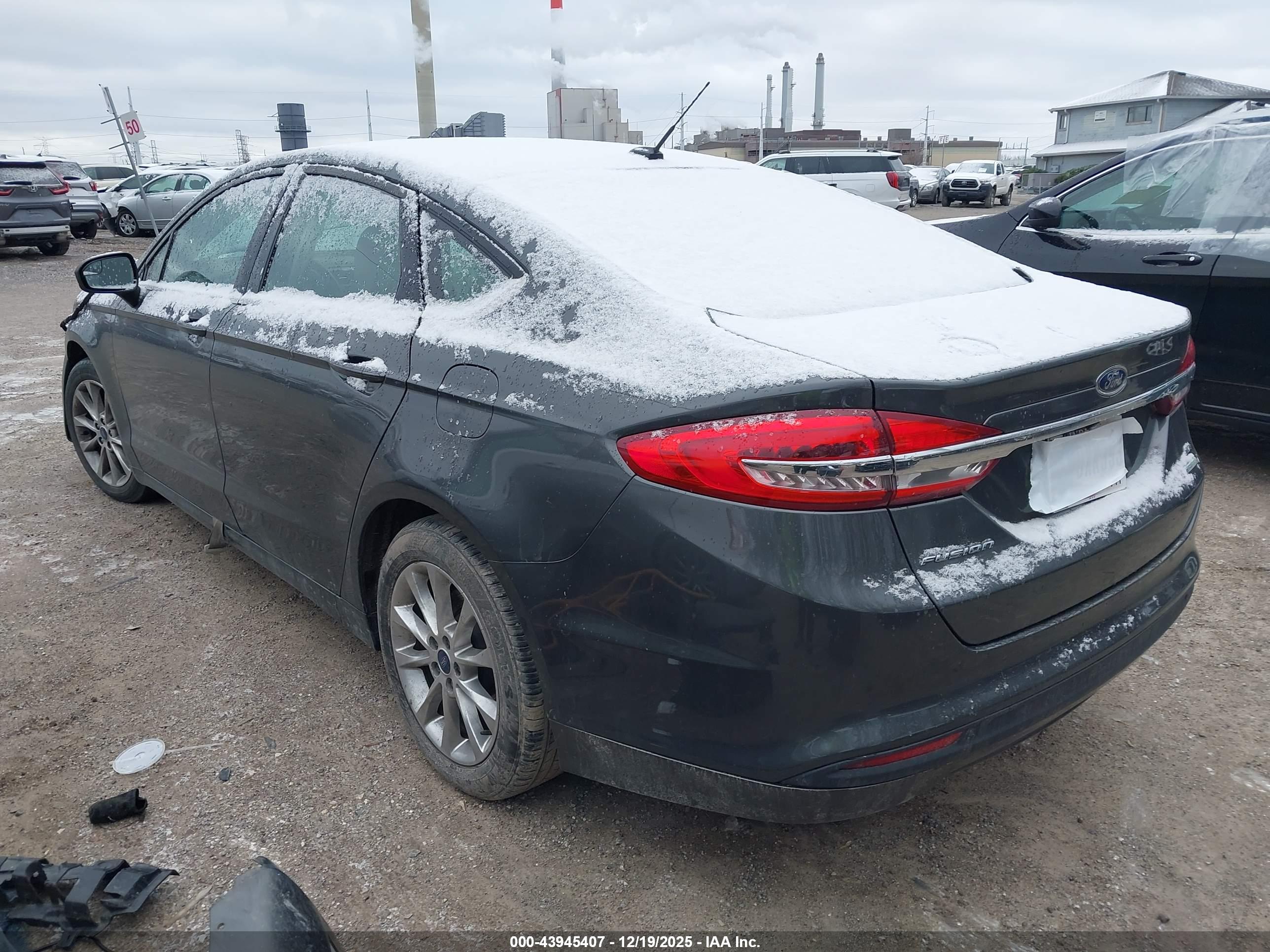 FORD FUSION image 3