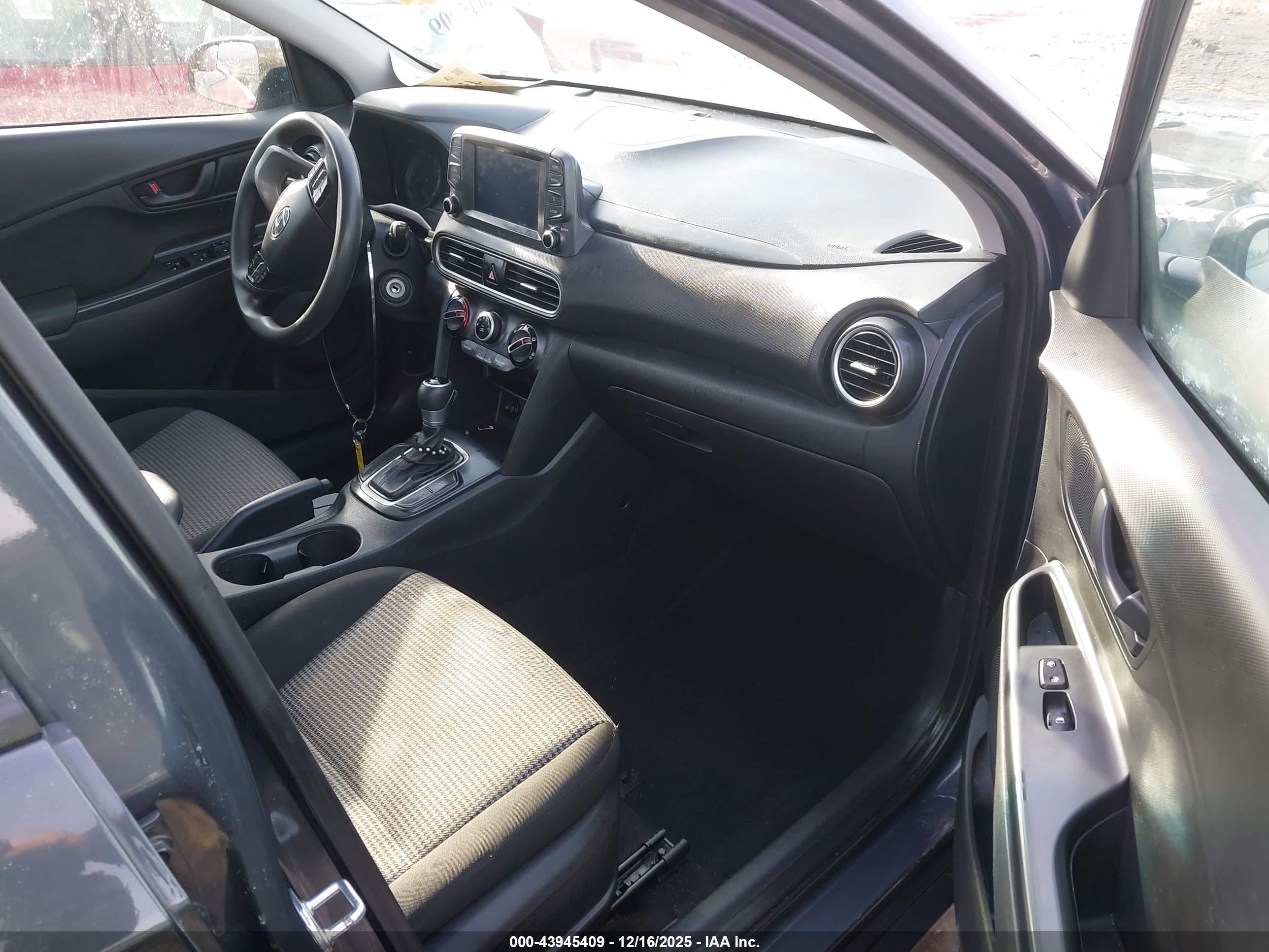 HYUNDAI KONA image 5