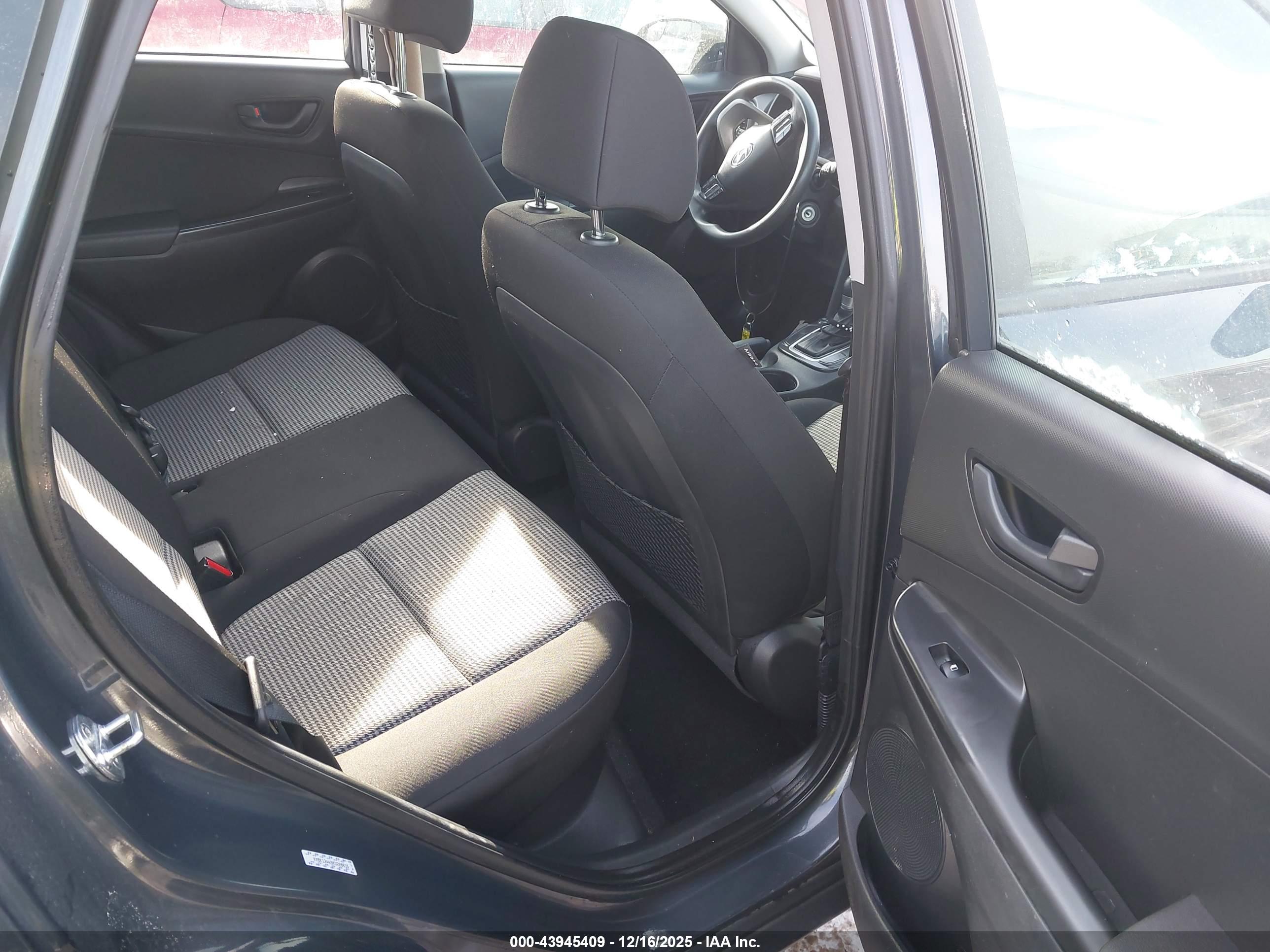 HYUNDAI KONA image 8