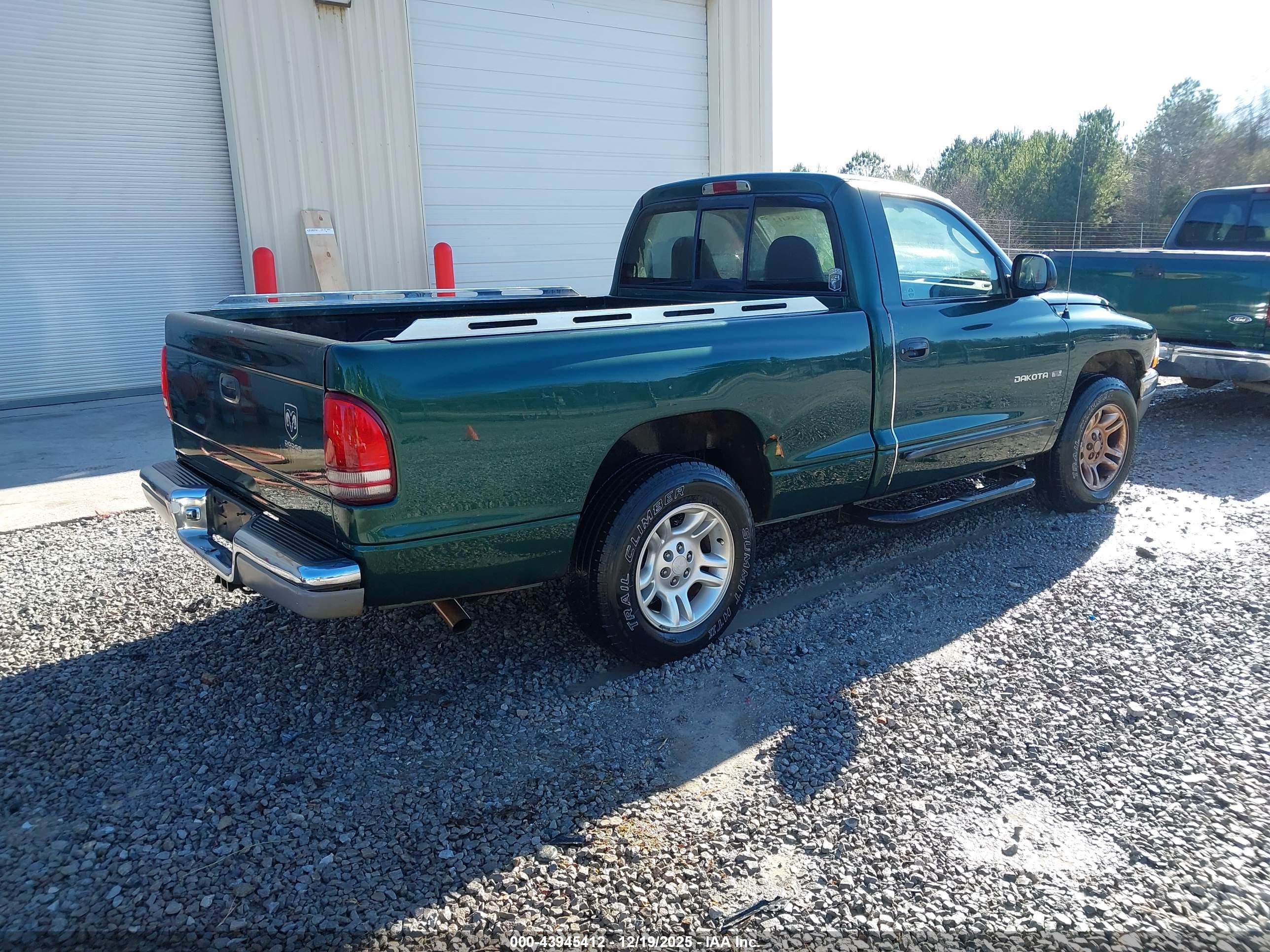 DODGE DAKOTA image 4