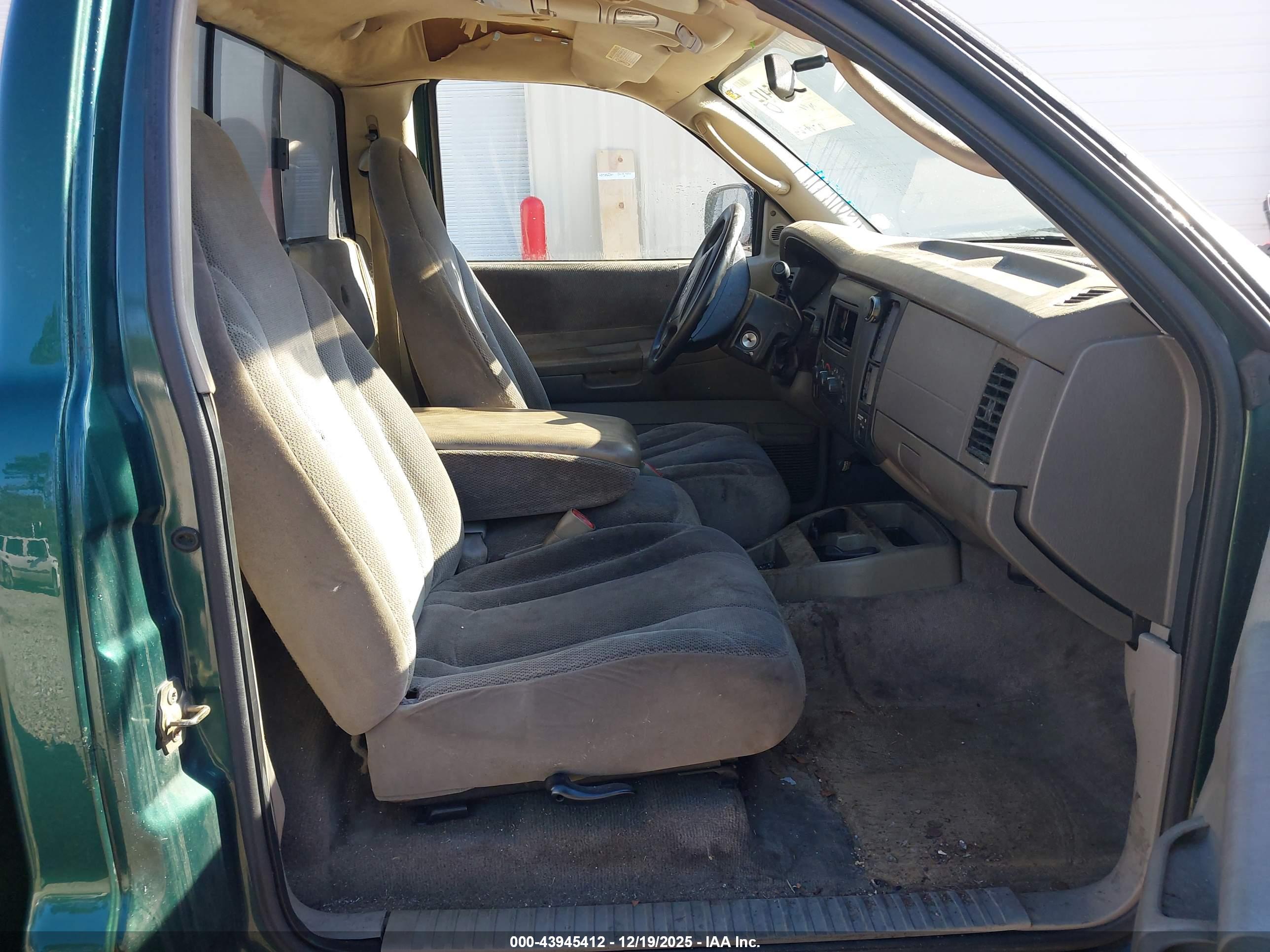 DODGE DAKOTA image 5