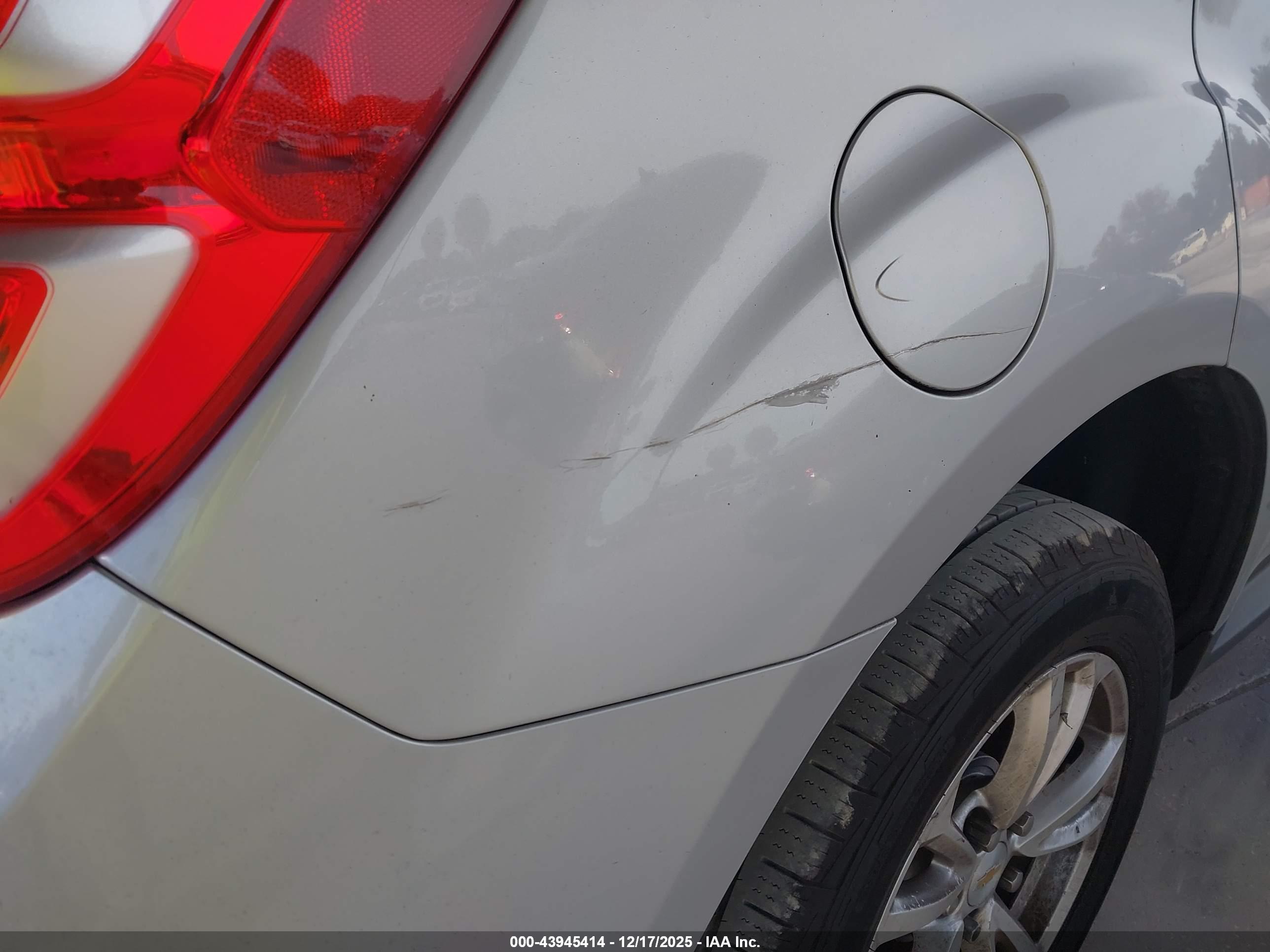 CHEVROLET EQUINOX image 6