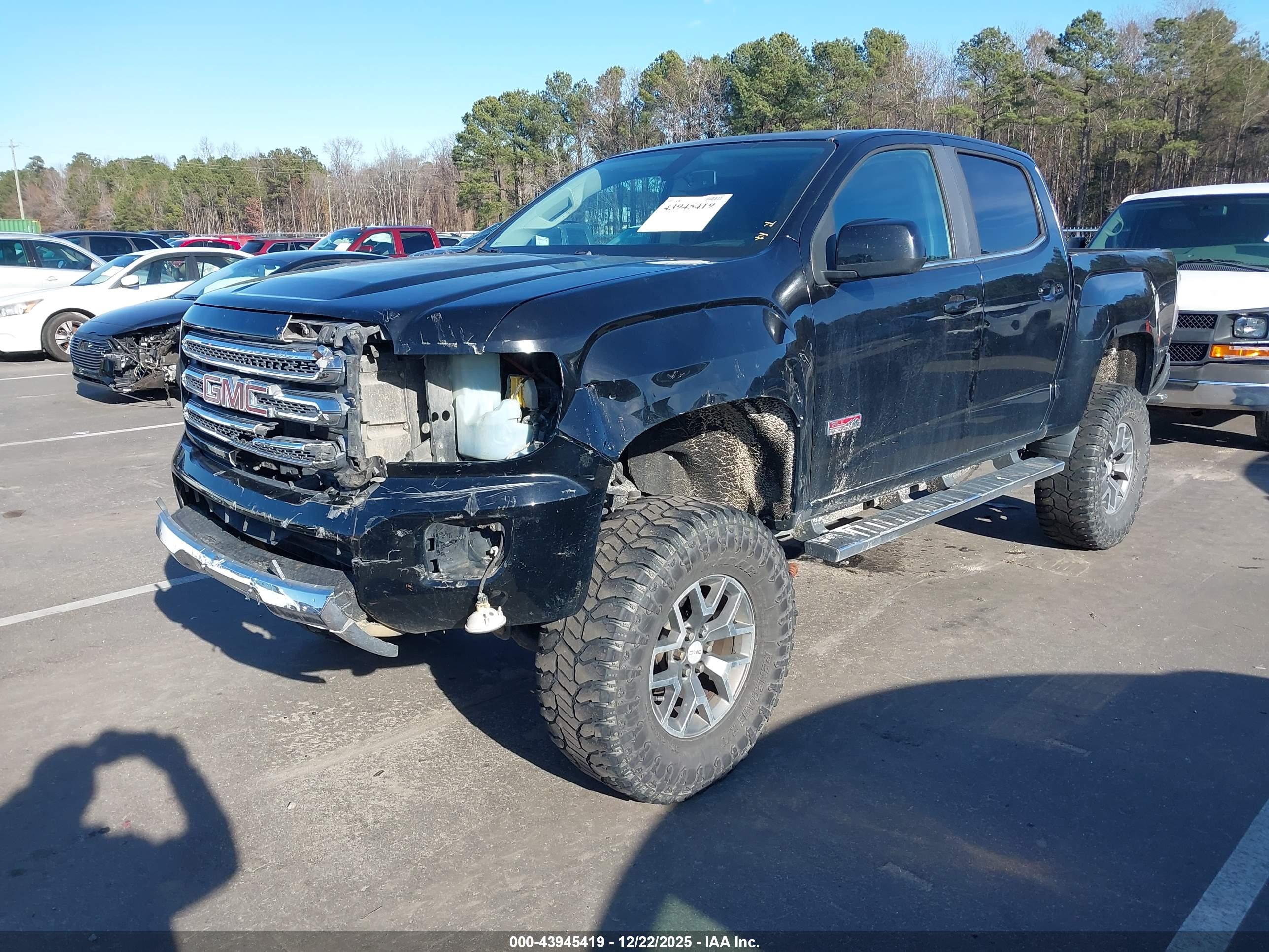 GMC CANYON image 2
