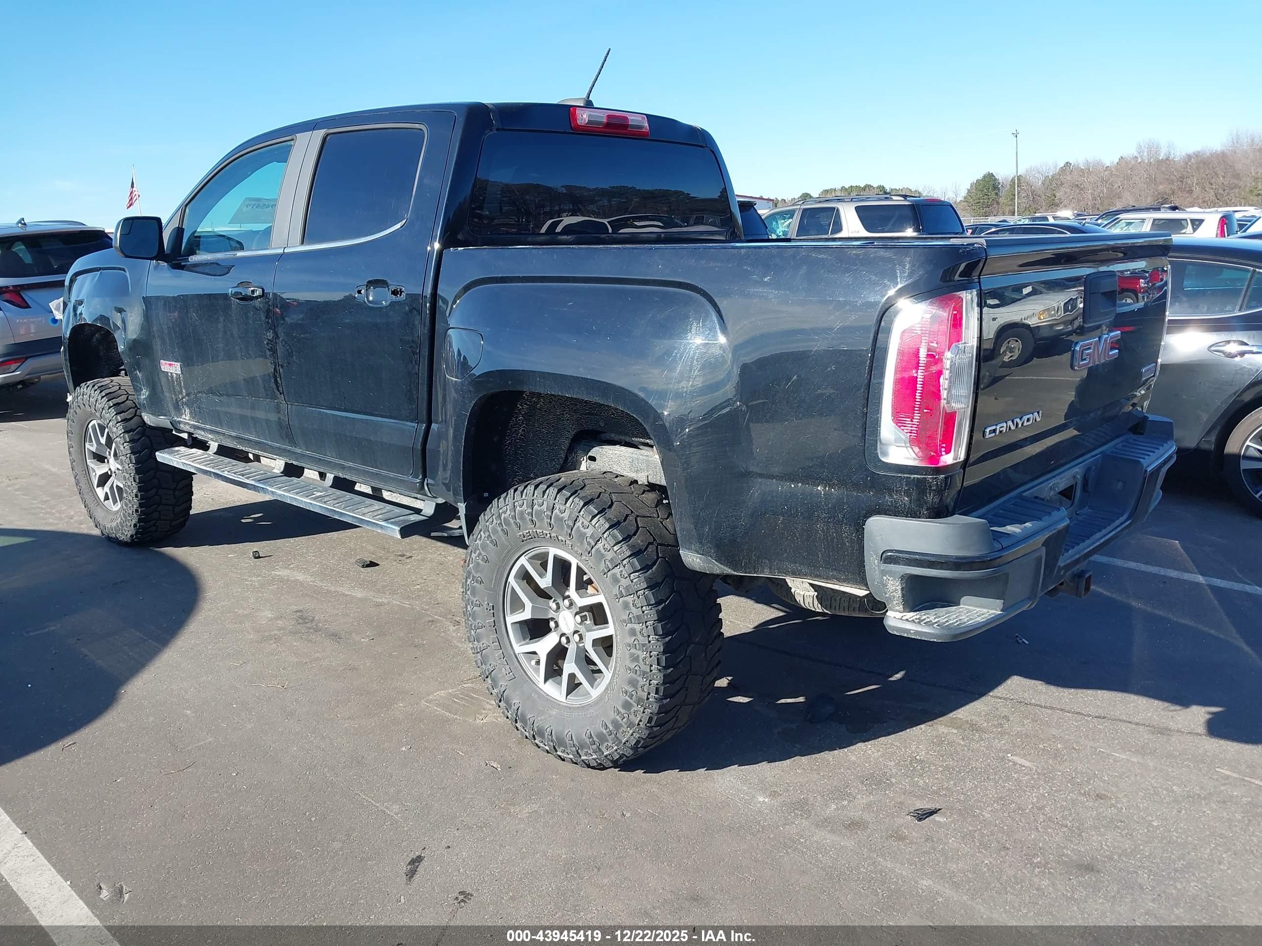 GMC CANYON image 3
